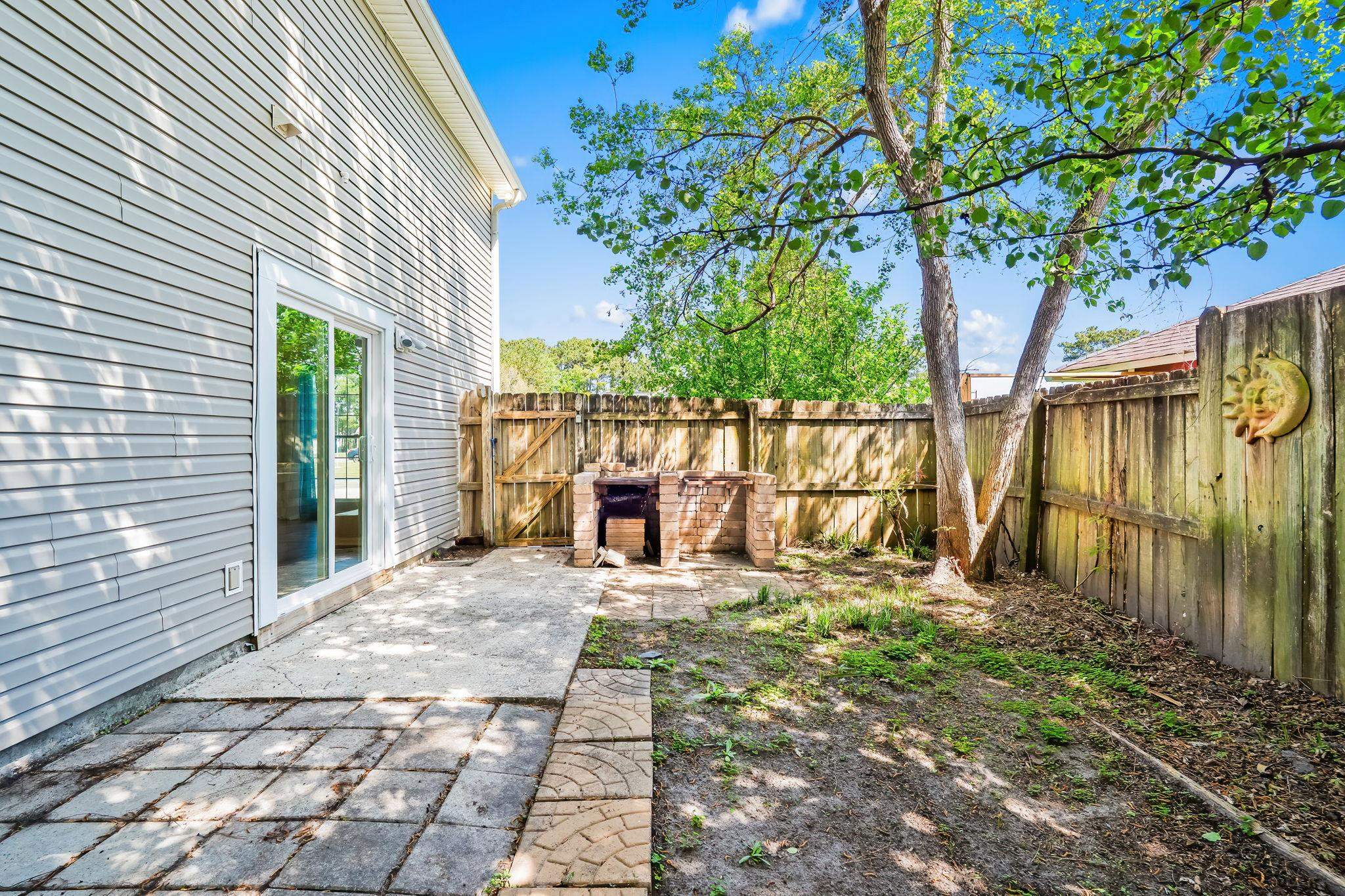 9673 Kings Grant Dr. Property Photo 13