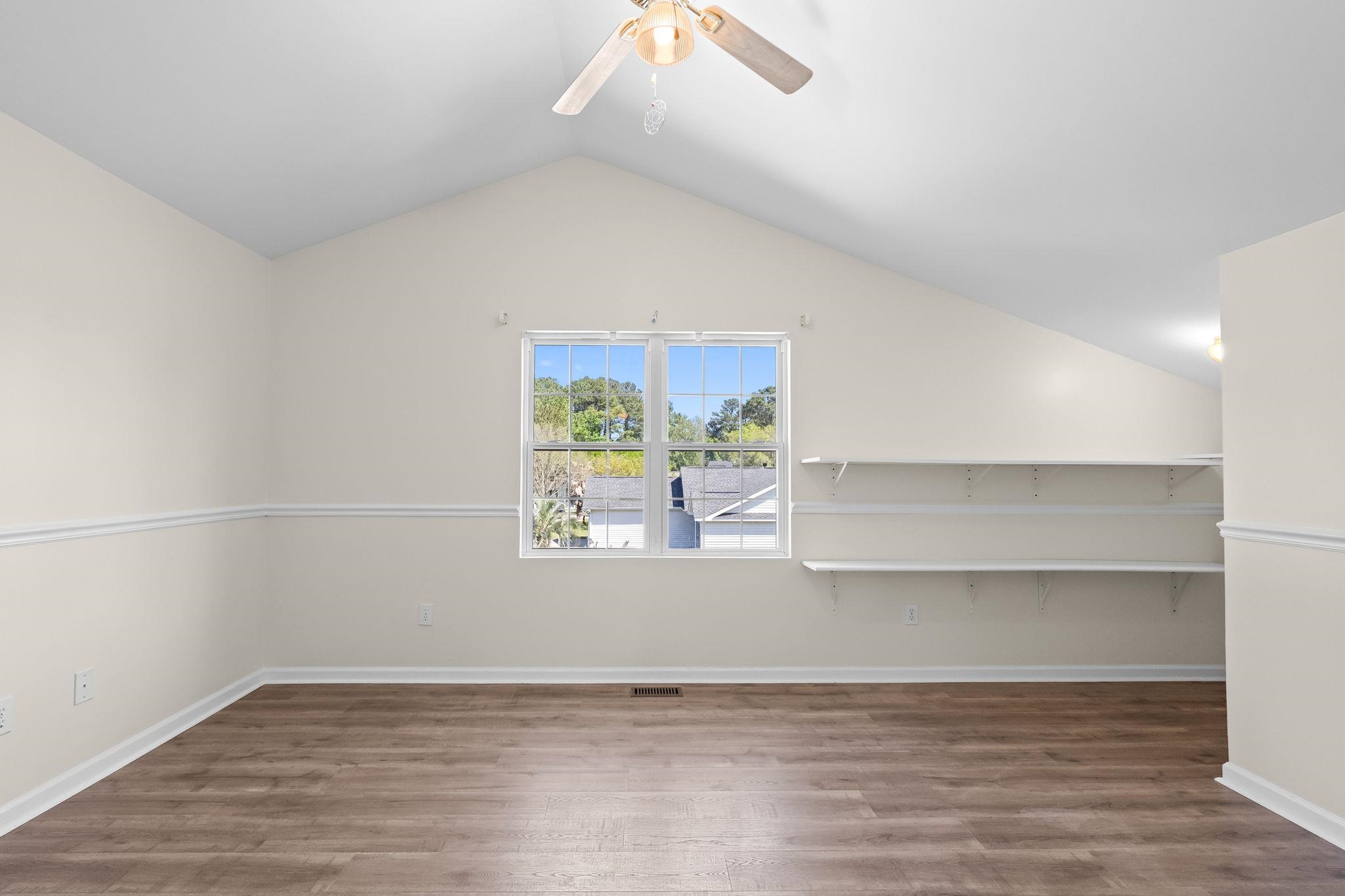 9673 Kings Grant Dr. Property Photo 21