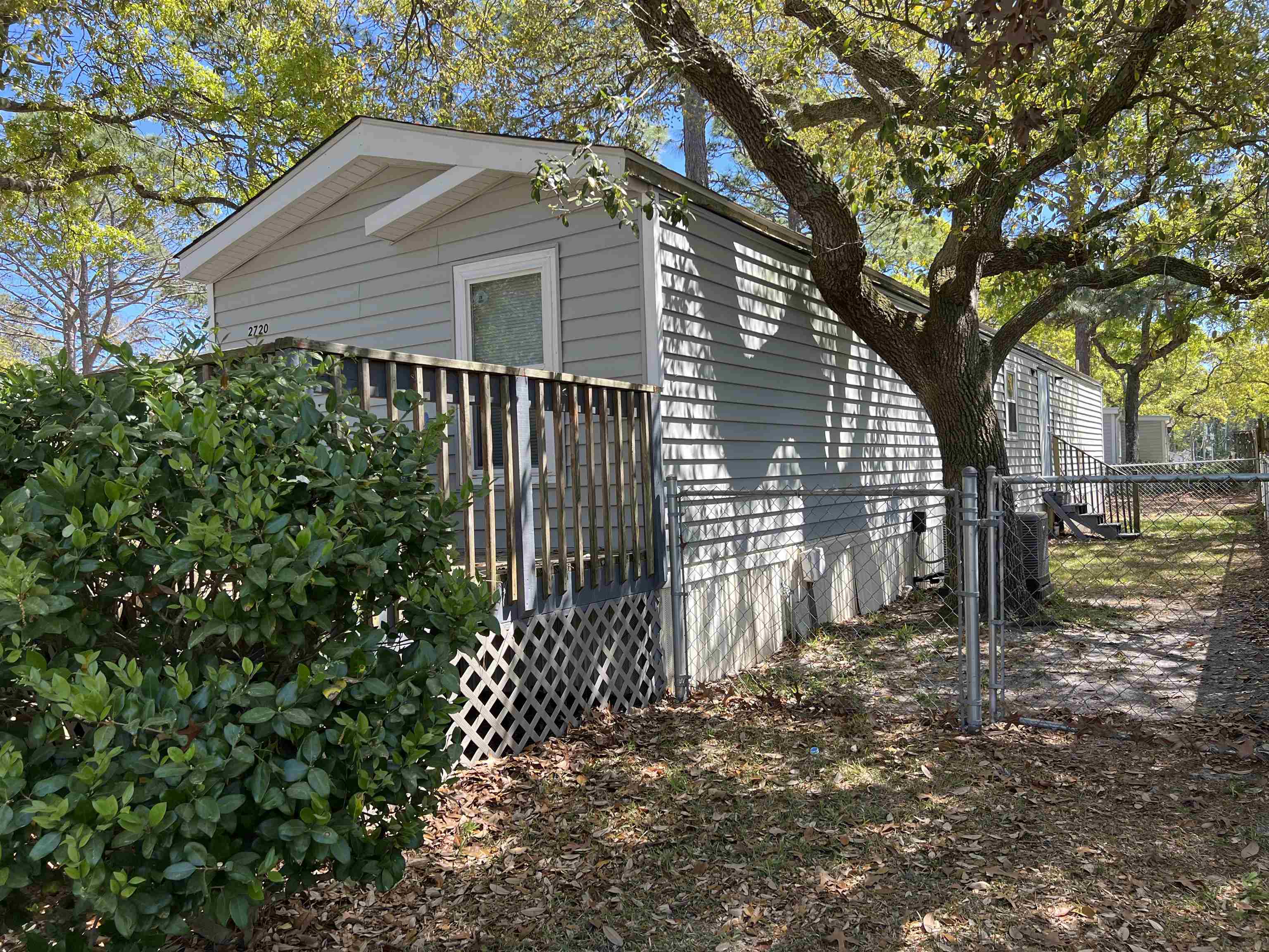 2720 Leo Dr. Property Photo 2