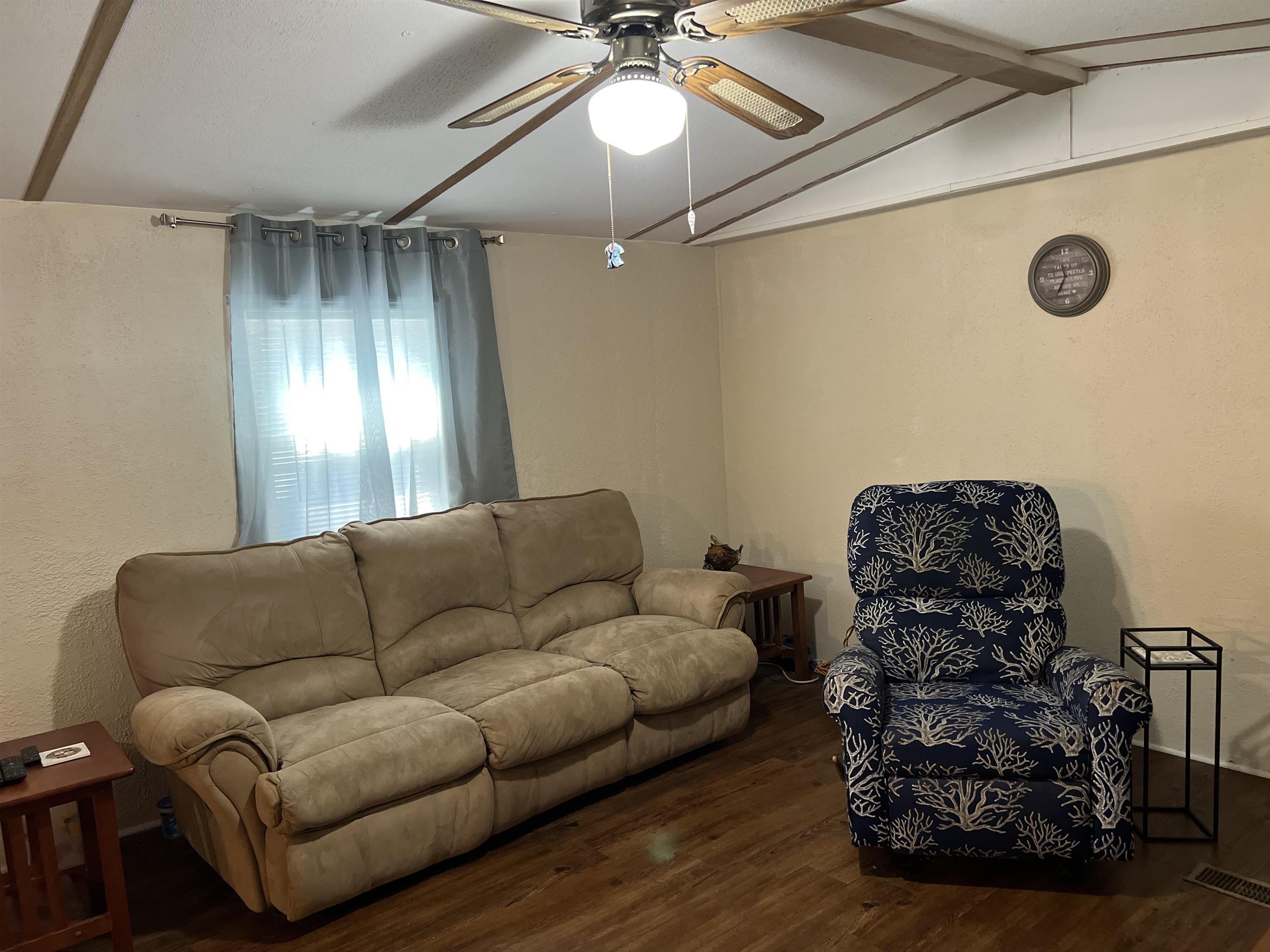 2720 Leo Dr. Property Photo 5