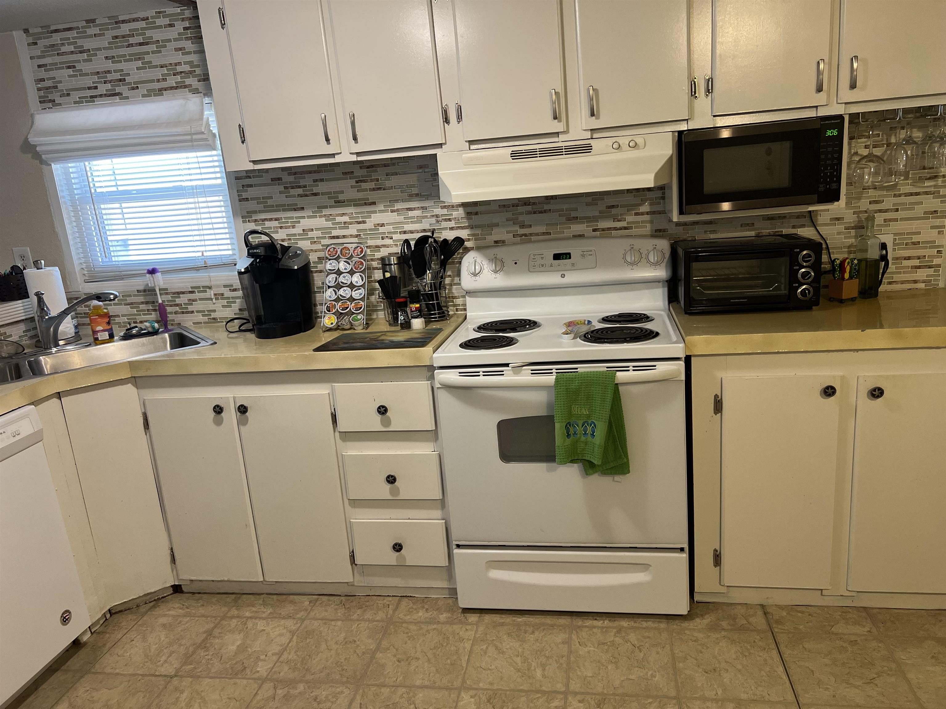 2720 Leo Dr. Property Photo 11