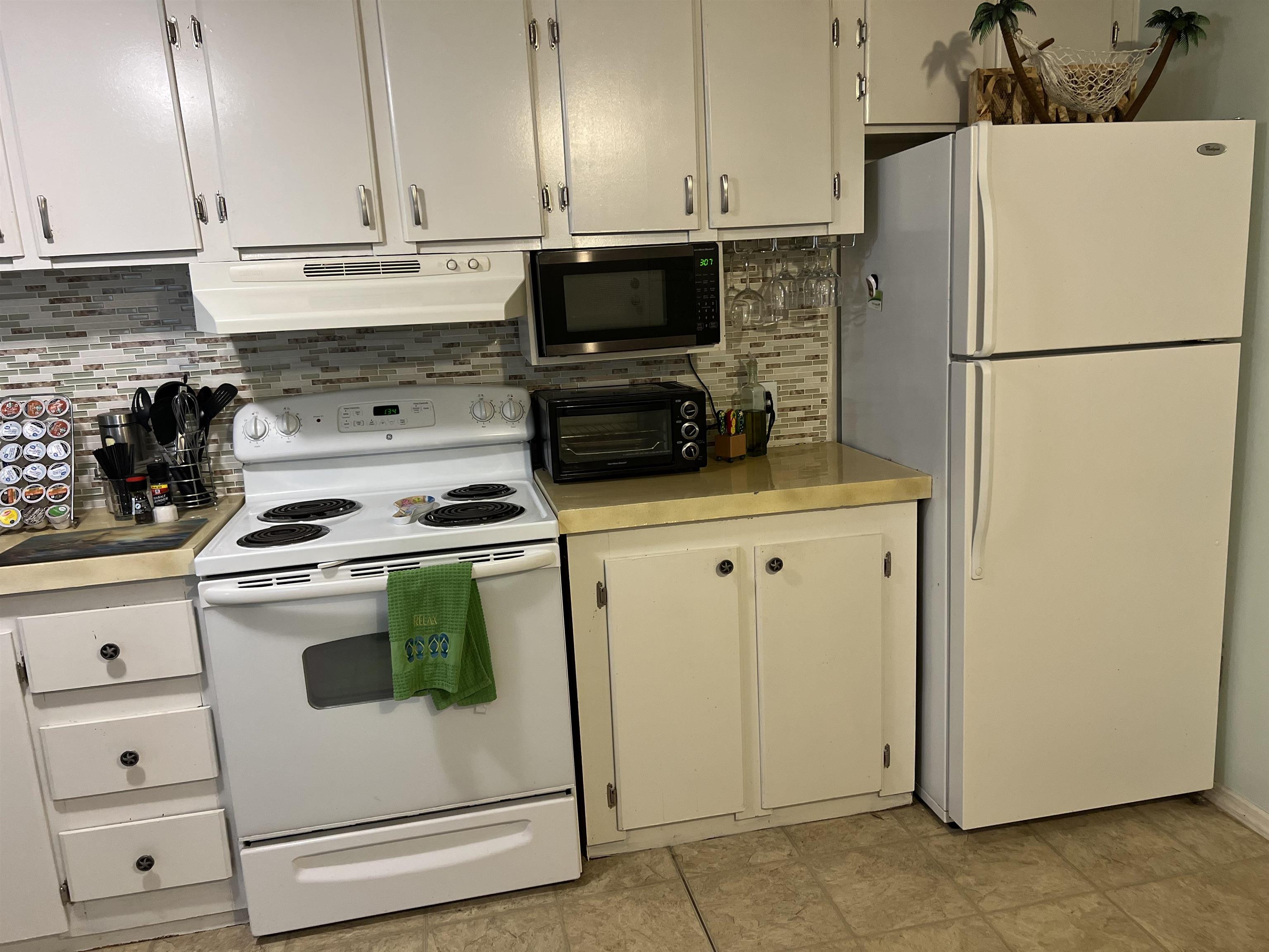 2720 Leo Dr. Property Photo 12
