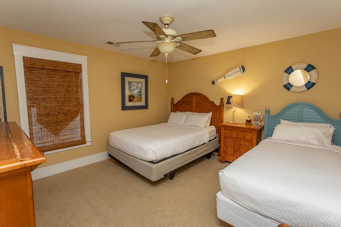 4921 Cinzia Ln. Property Photo 9
