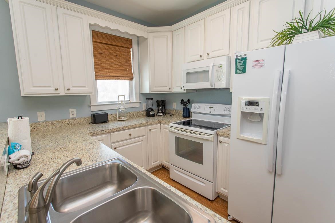 4921 Cinzia Ln. Property Photo 22