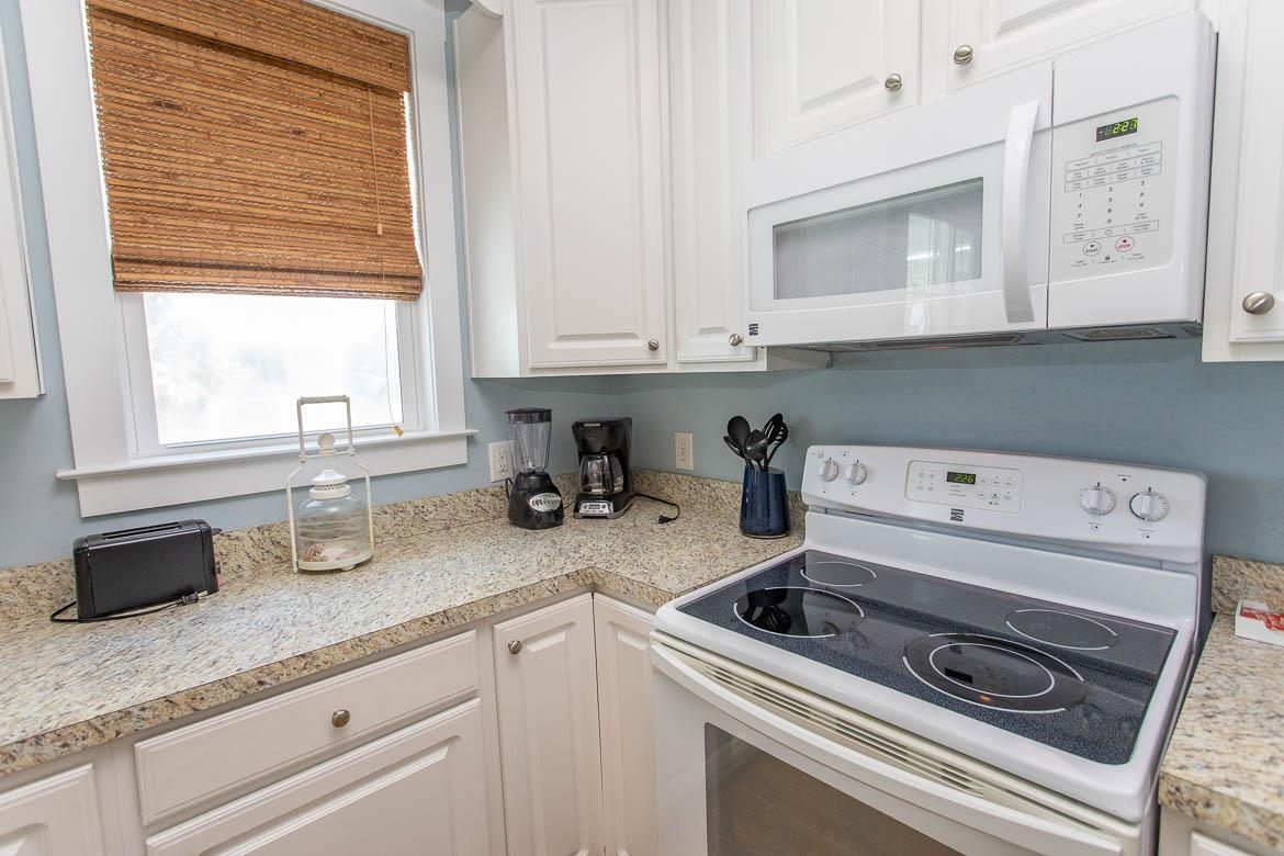 4921 Cinzia Ln. Property Photo 24