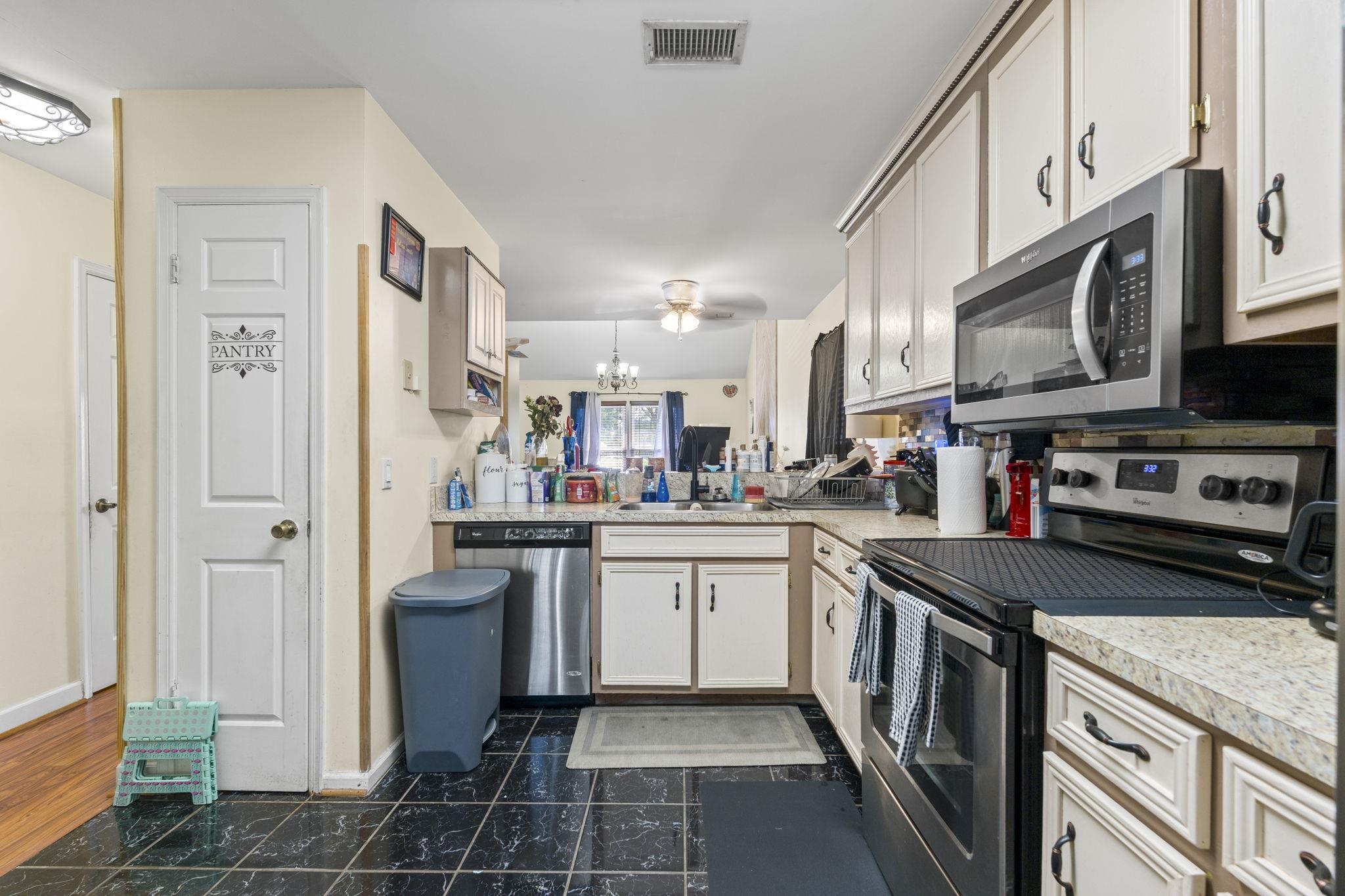1660 Stuart Square Circle Property Photo 6