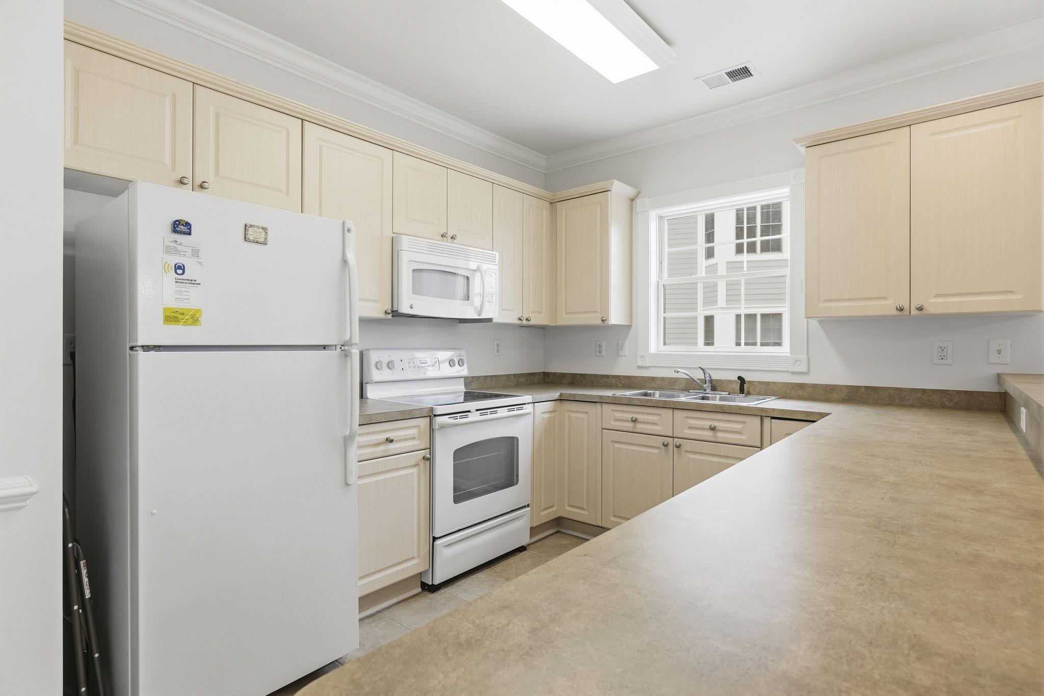 4870 Luster Leaf Circle Property Photo 5