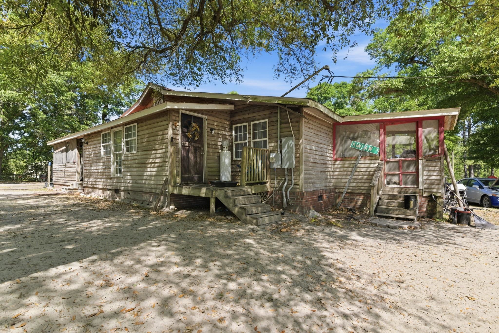 6840 Persimmon Rd. Property Photo 1