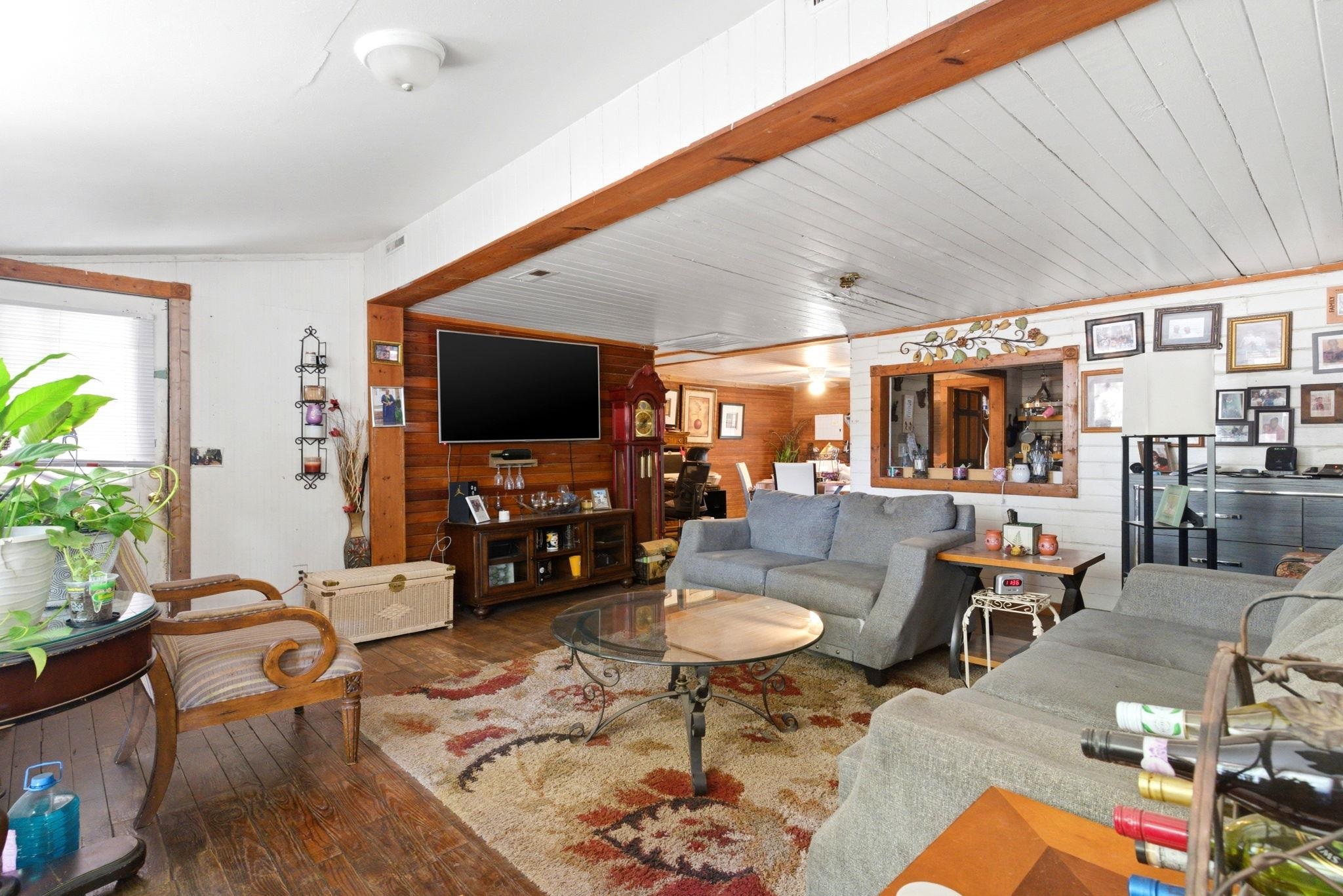 6840 Persimmon Rd. Property Photo 2