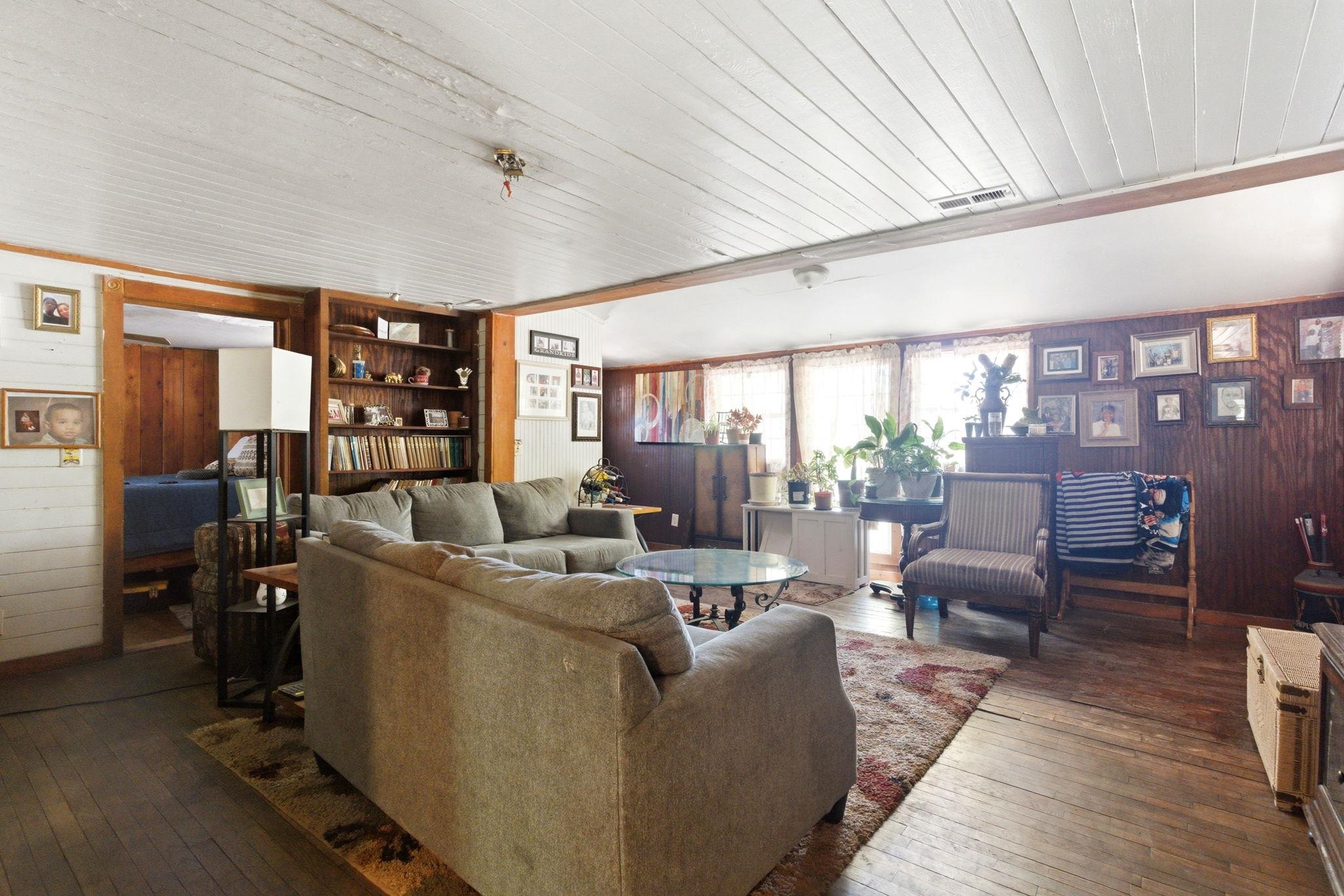 6840 Persimmon Rd. Property Photo 4