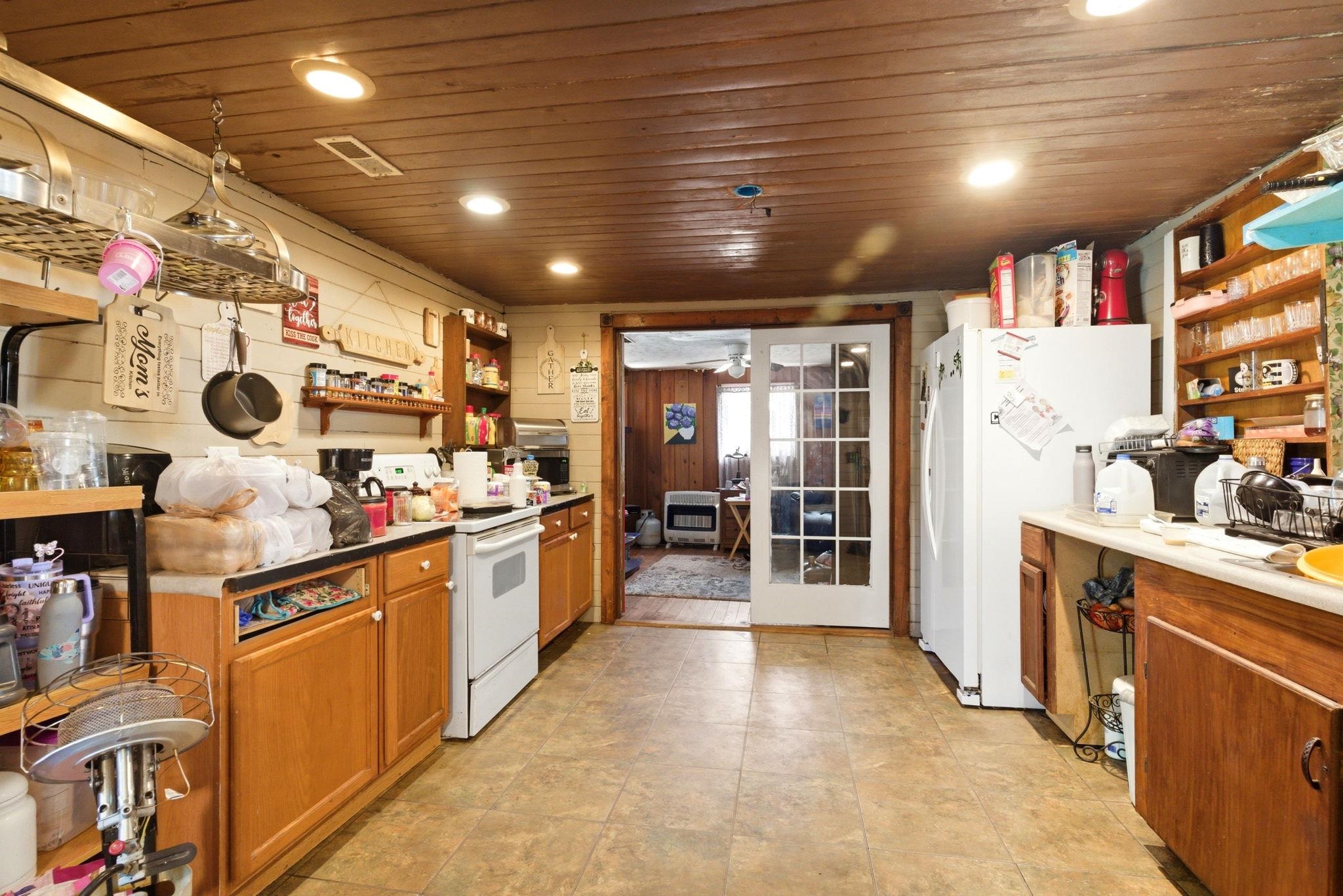 6840 Persimmon Rd. Property Photo 8