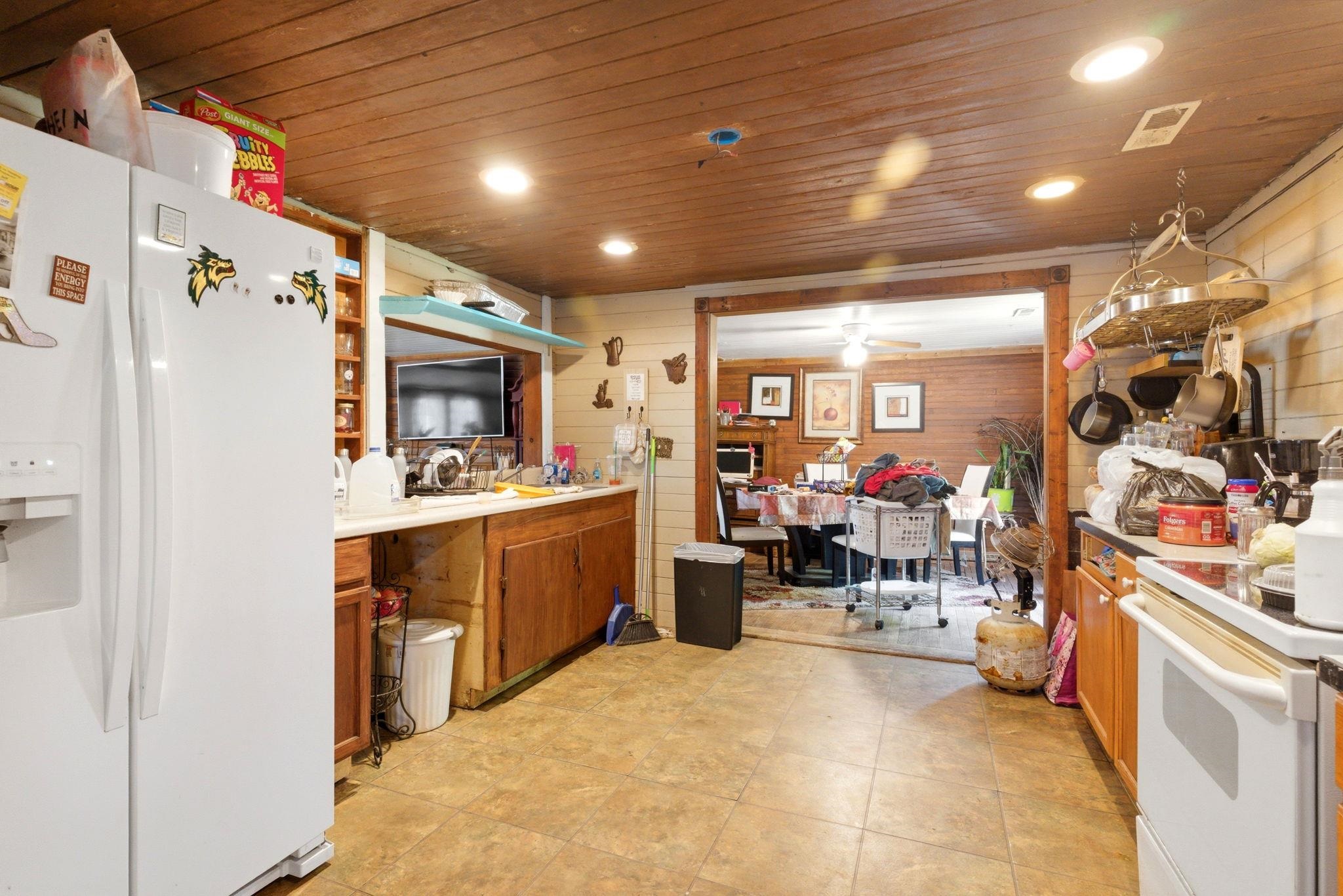 6840 Persimmon Rd. Property Photo 10