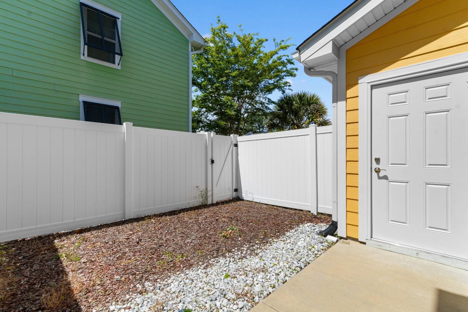 753 Moen Pl. Property Photo 27