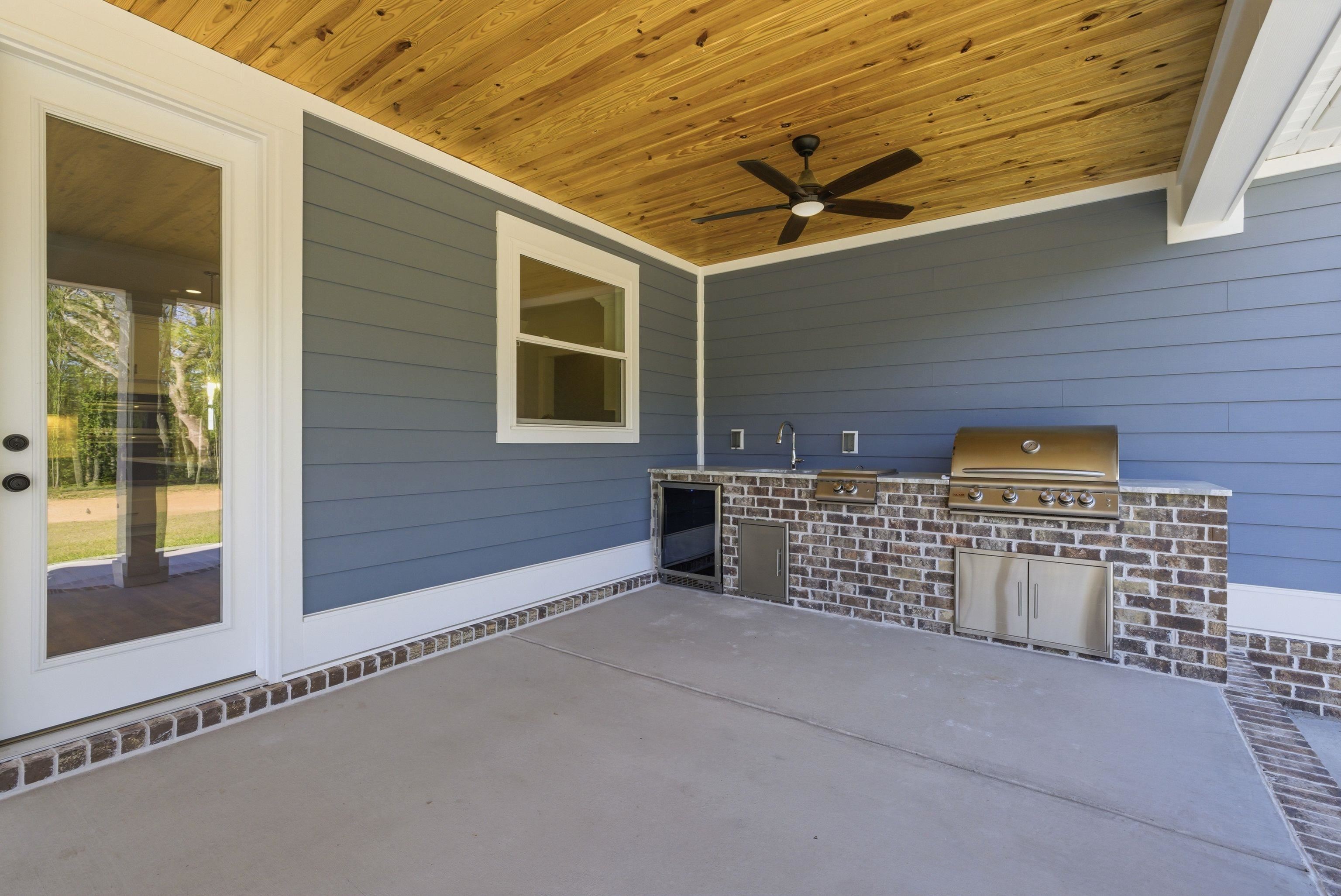 137 Rose Lake Dr. Property Photo 28