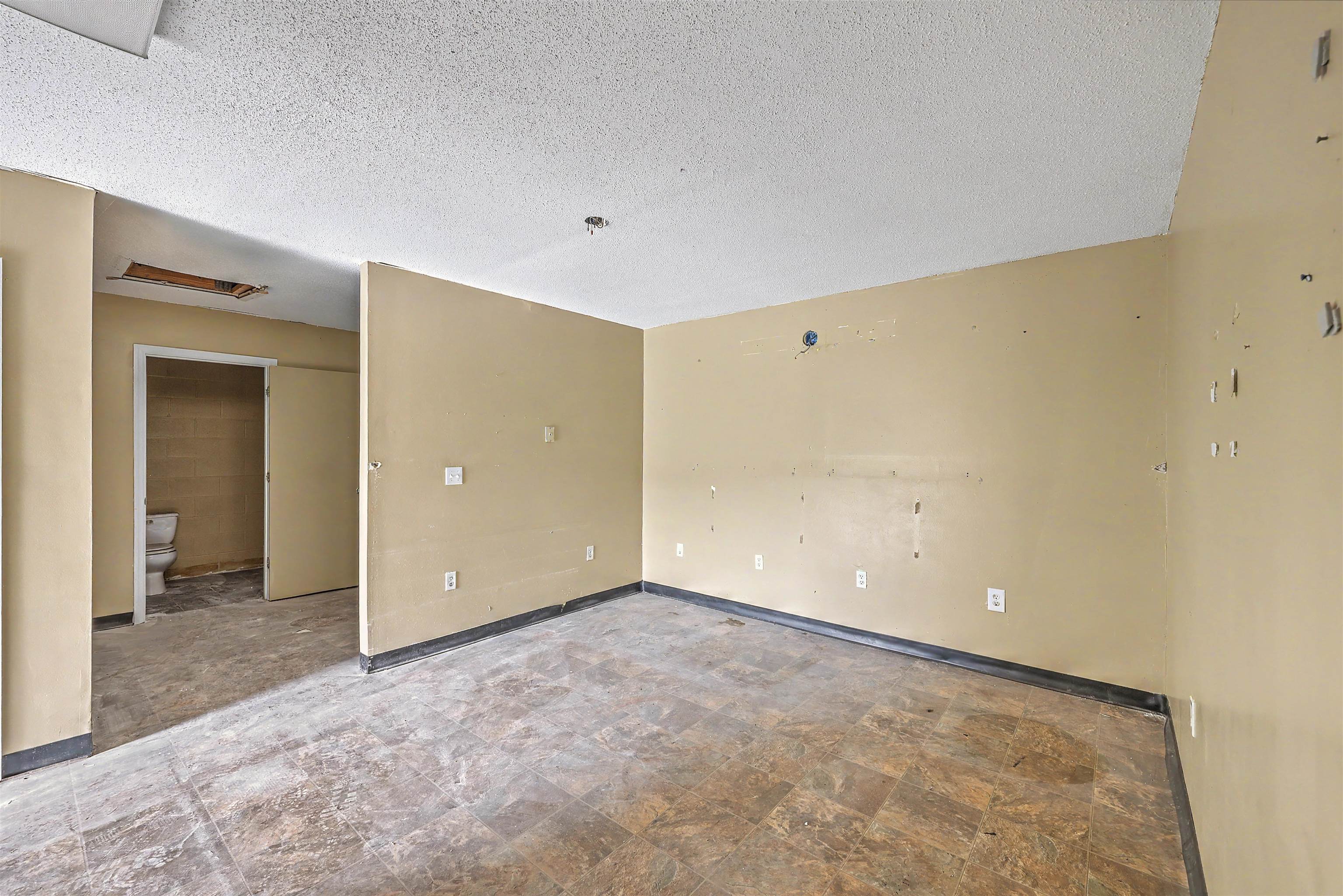 530 S Church St. Property Photo 17