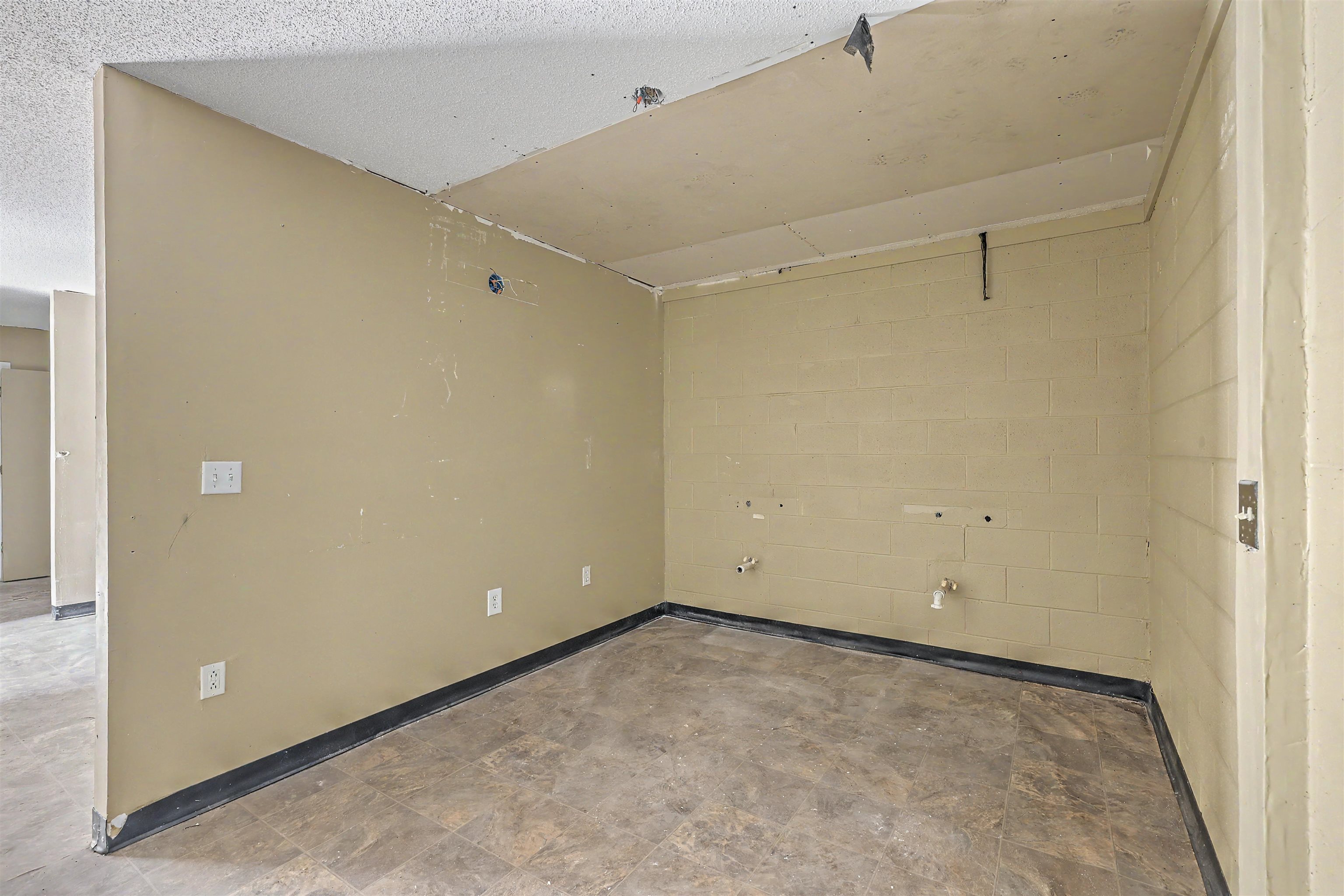 530 S Church St. Property Photo 23
