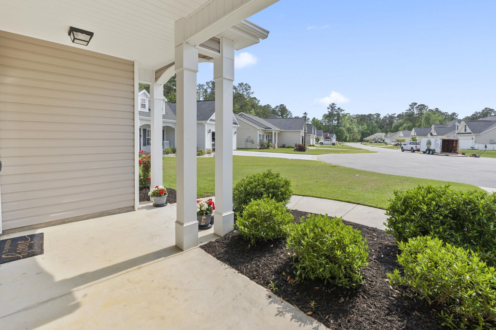 532 Whiddy Loop Property Photo 3