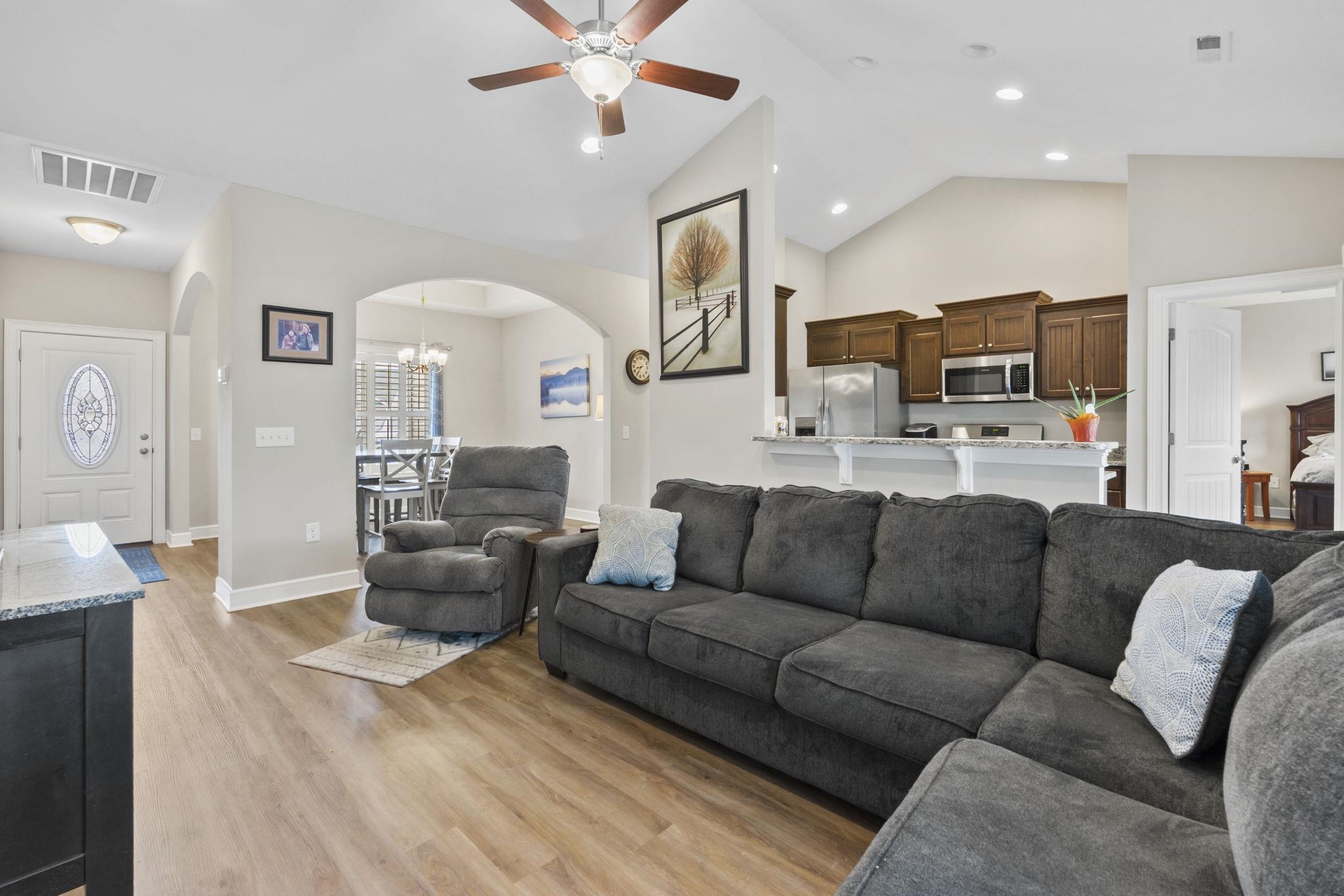 532 Whiddy Loop Property Photo 7