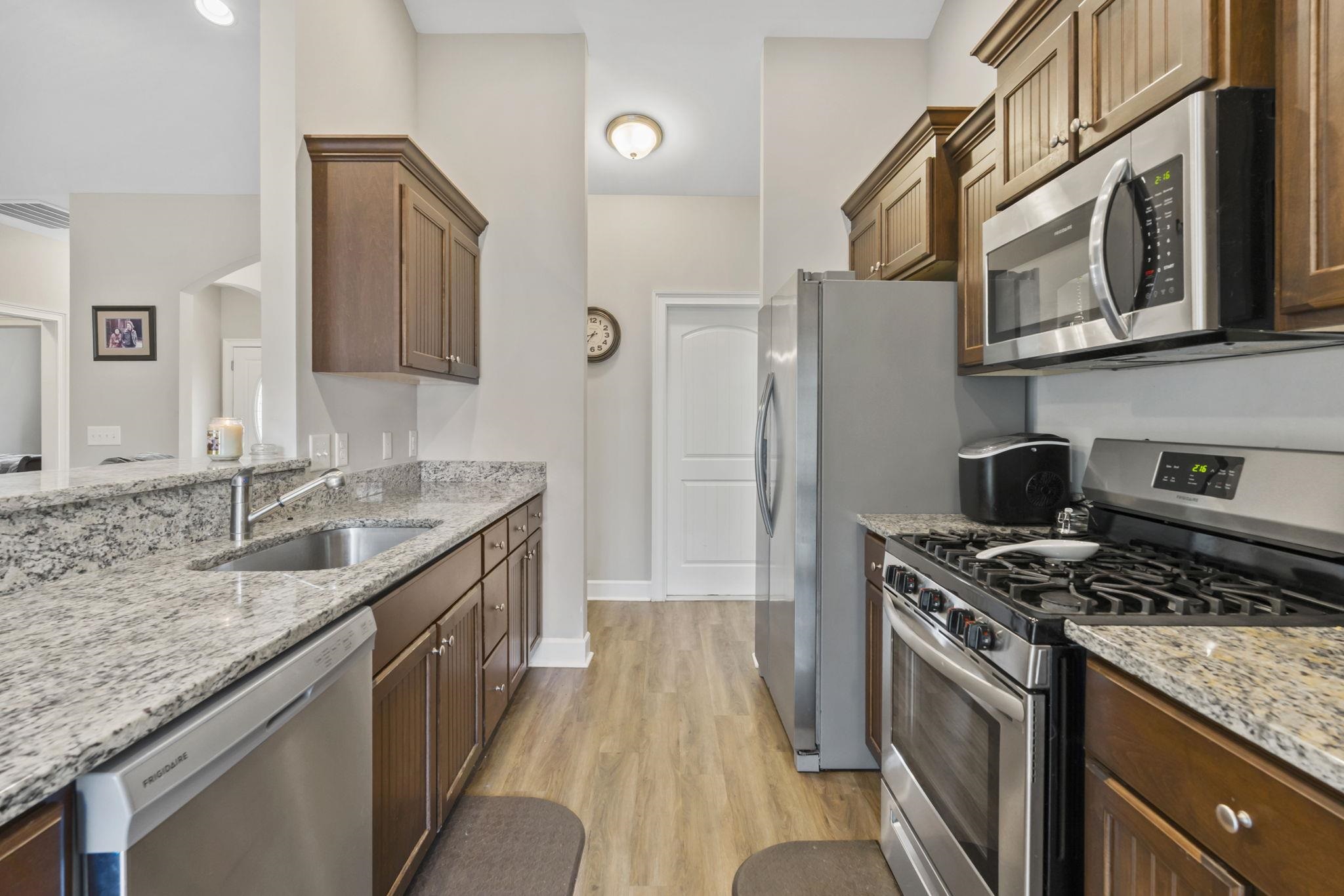532 Whiddy Loop Property Photo 10