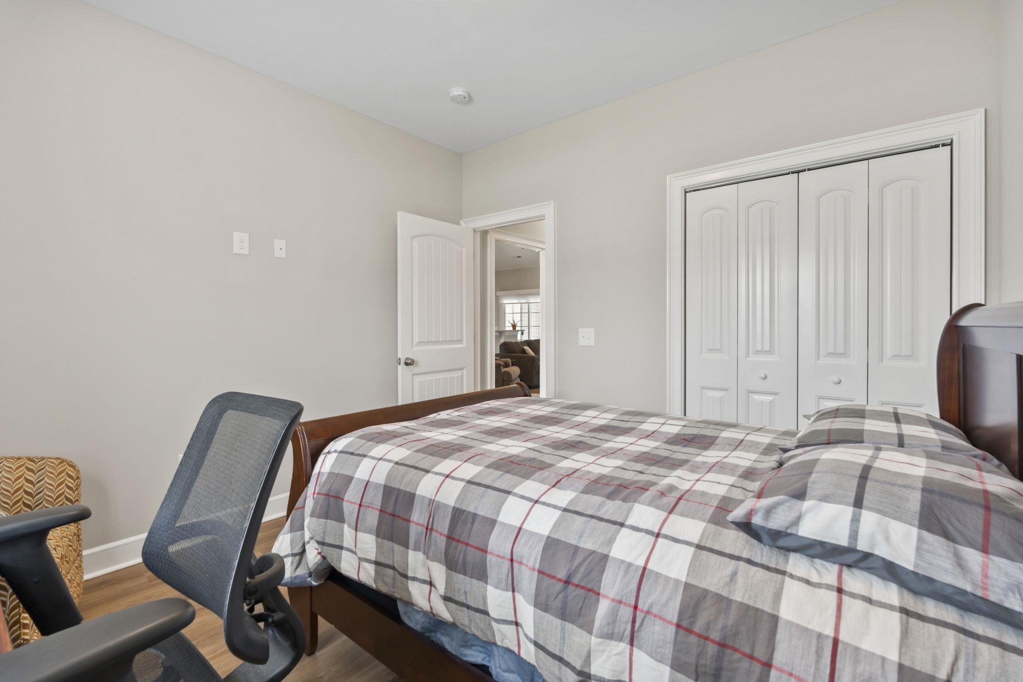 532 Whiddy Loop Property Photo 24