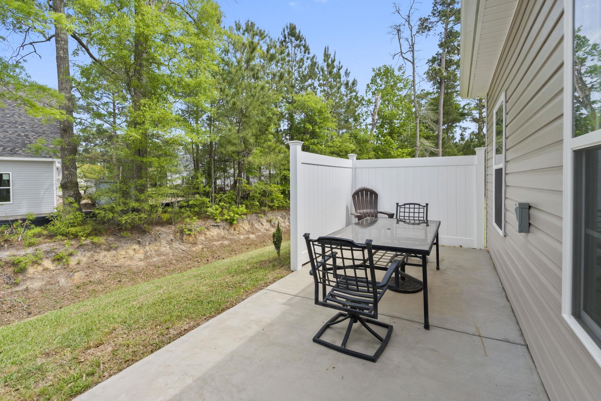 532 Whiddy Loop Property Photo 30