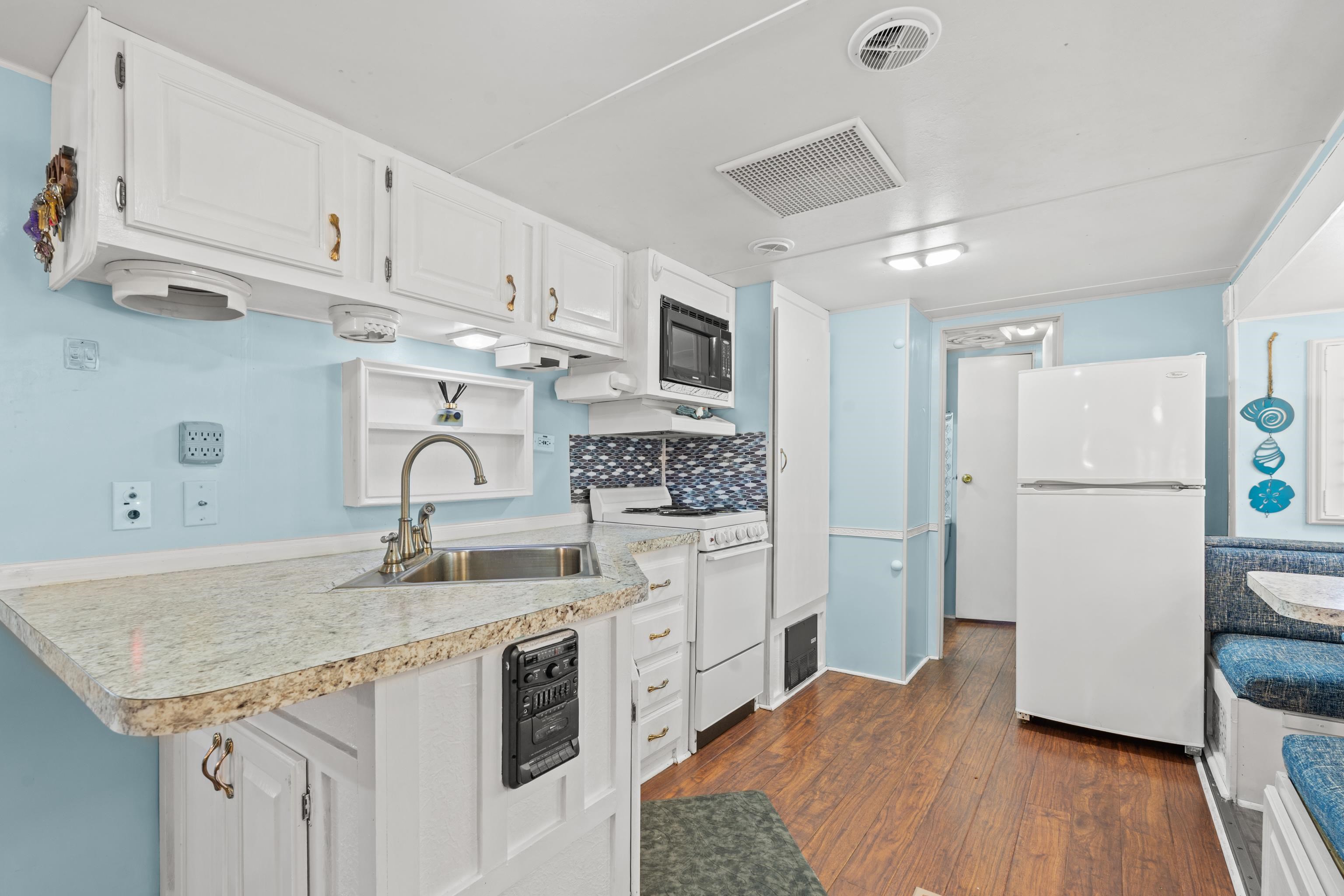 9700 Kings Rd. Property Photo 5