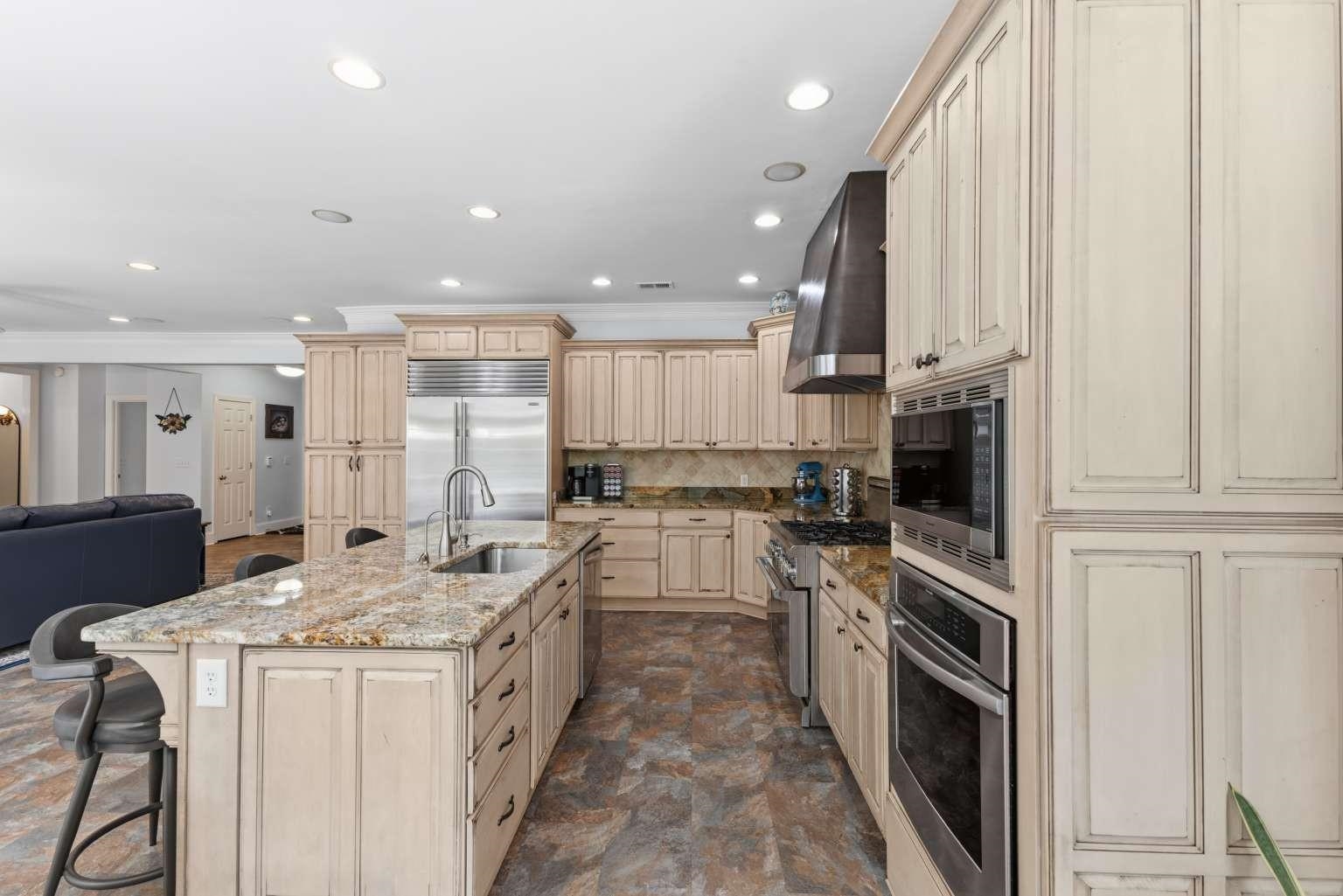 33 Deer Moss Ct. Property Photo 11