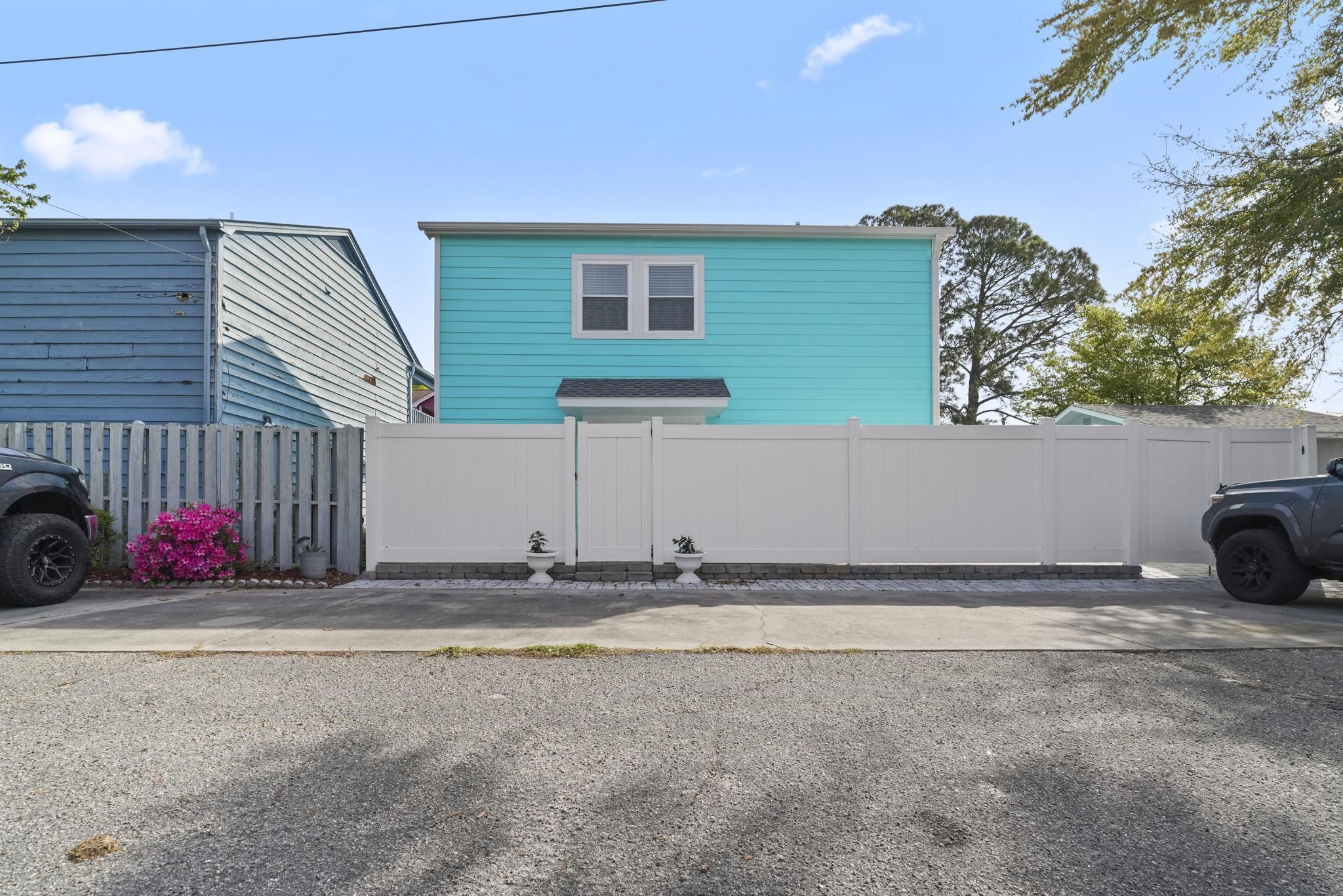 1911c Edge Dr. Property Photo 7