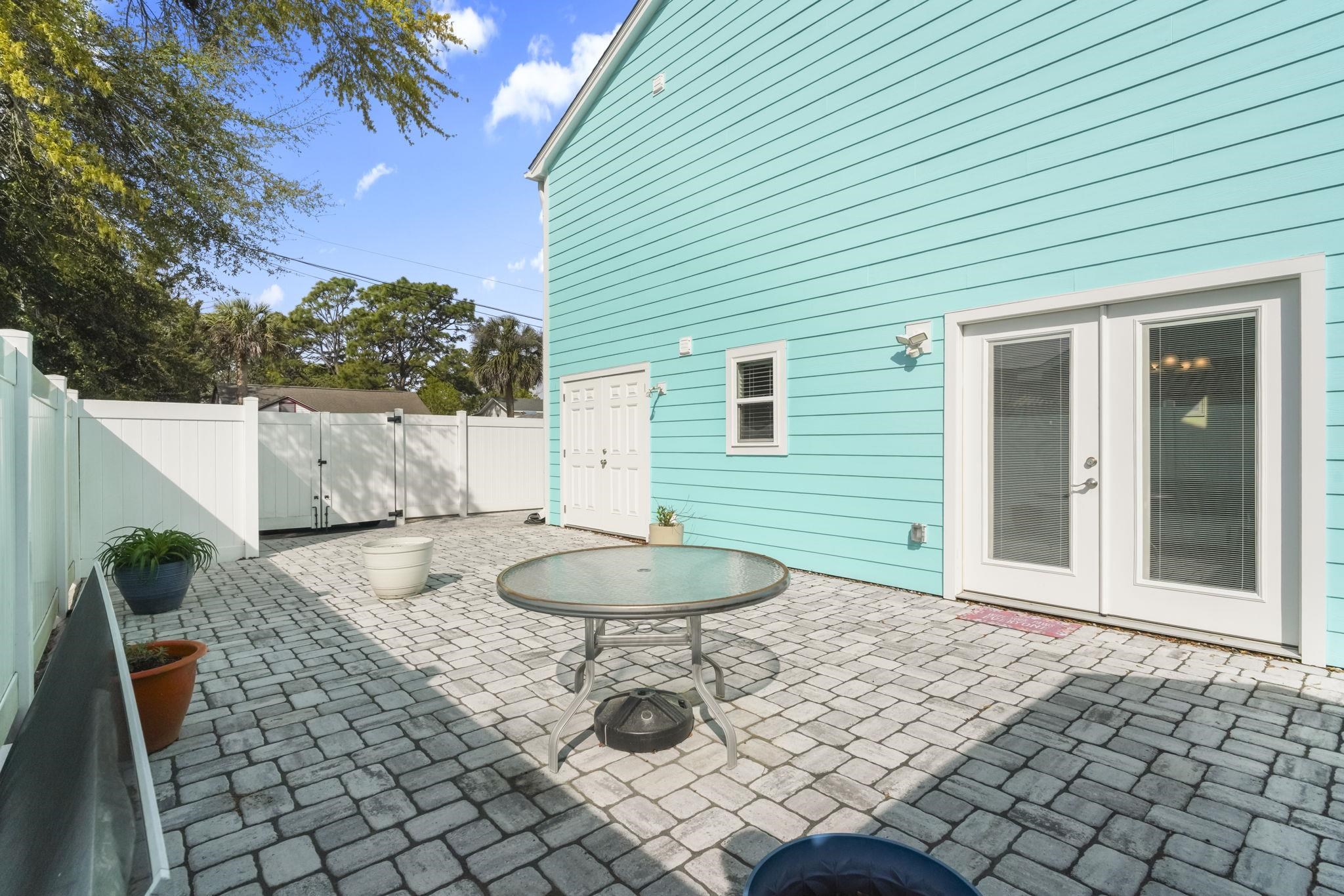 1911c Edge Dr. Property Photo 8