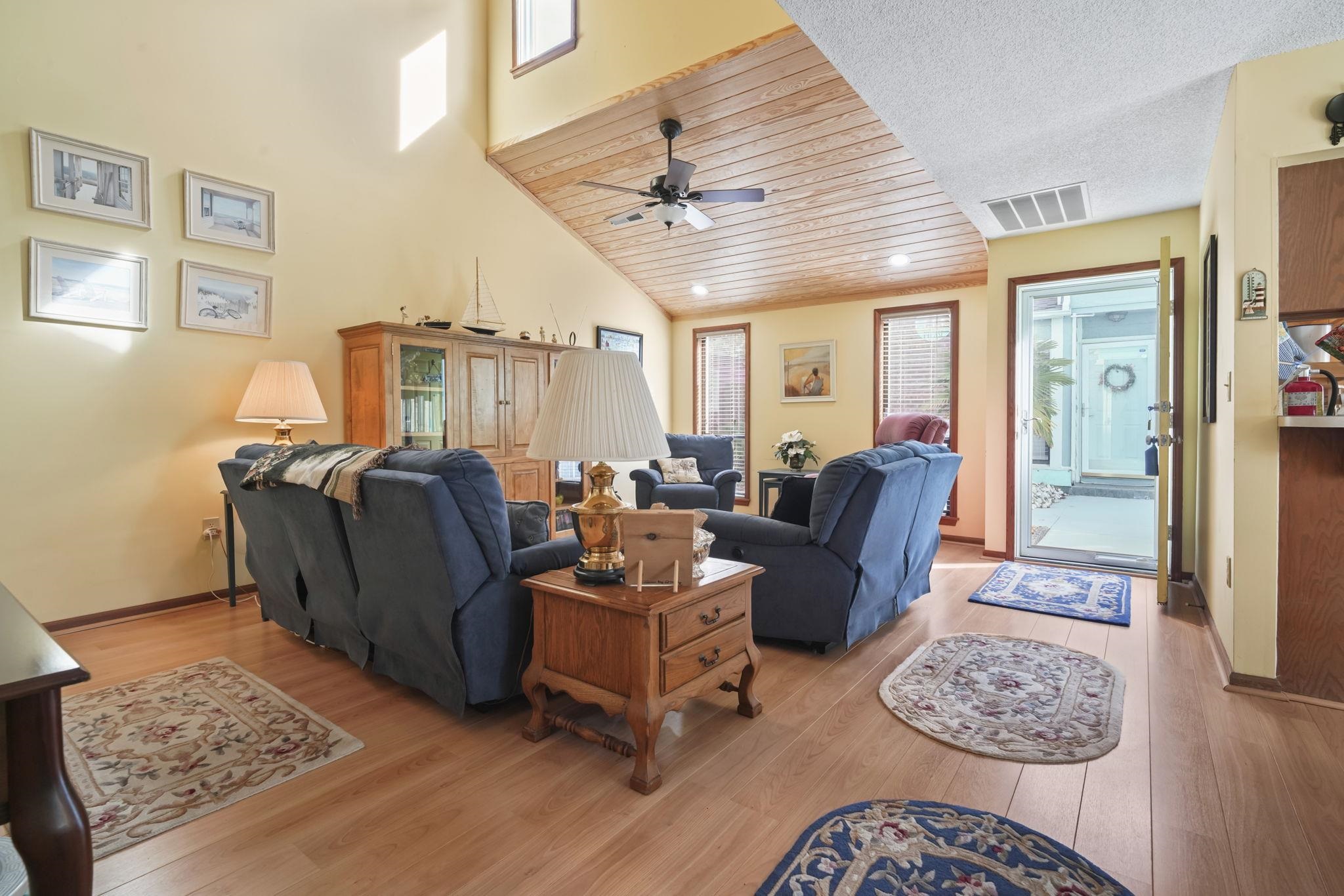 1911c Edge Dr. Property Photo 19