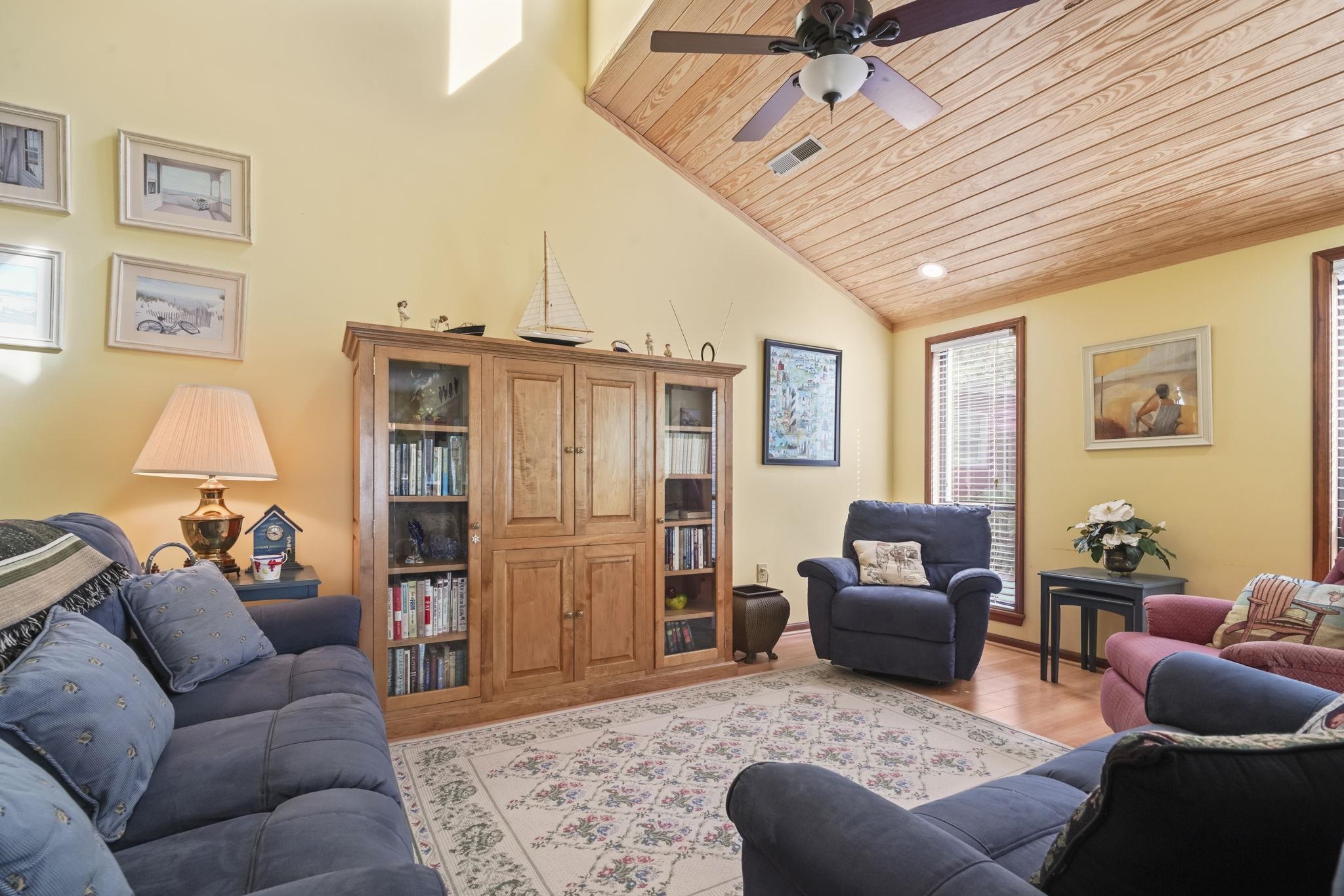 1911c Edge Dr. Property Photo 20
