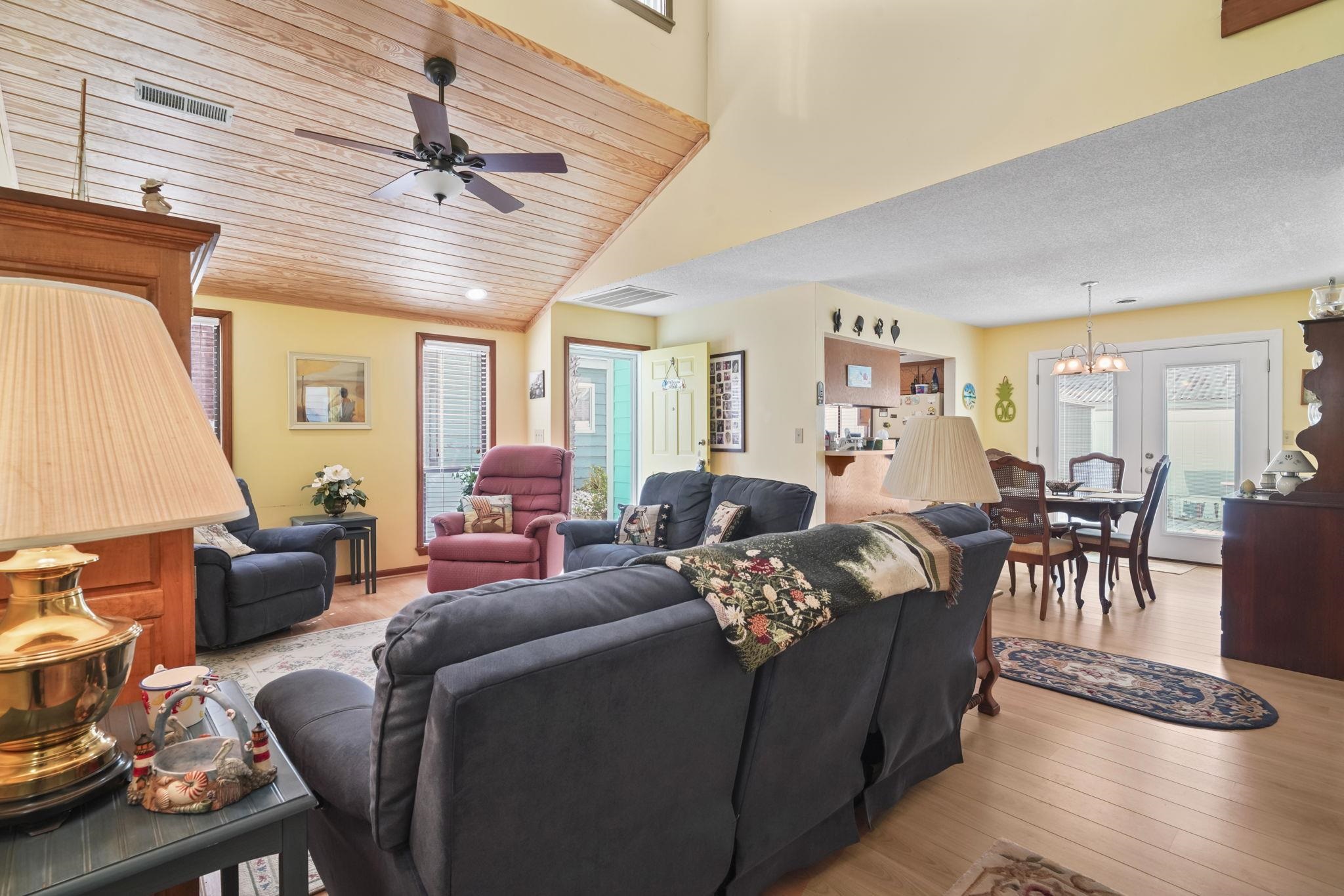 1911c Edge Dr. Property Photo 21