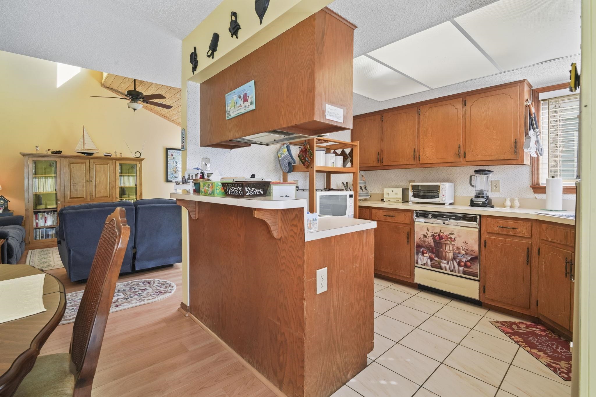1911c Edge Dr. Property Photo 25