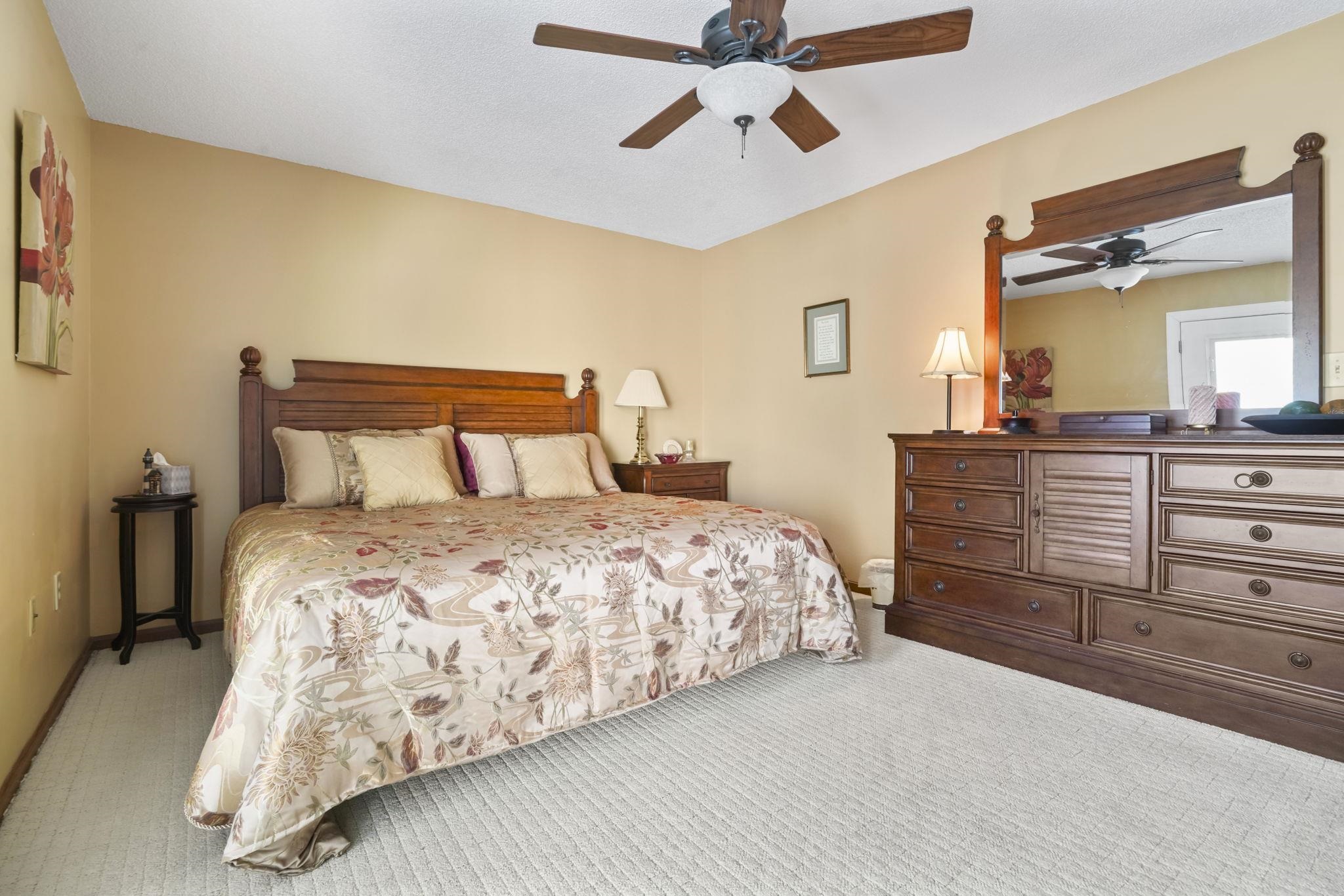 1911c Edge Dr. Property Photo 32
