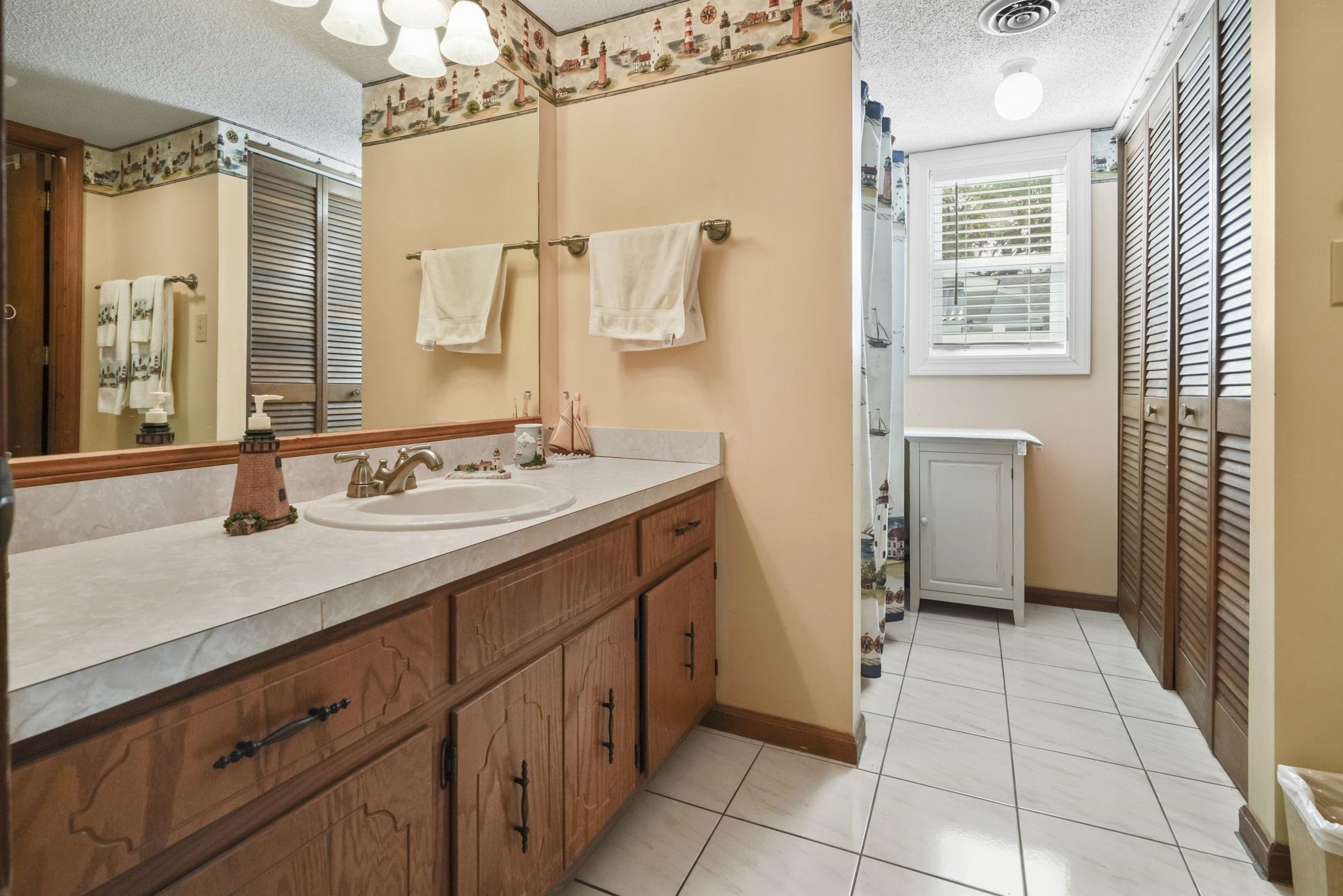 1911c Edge Dr. Property Photo 39