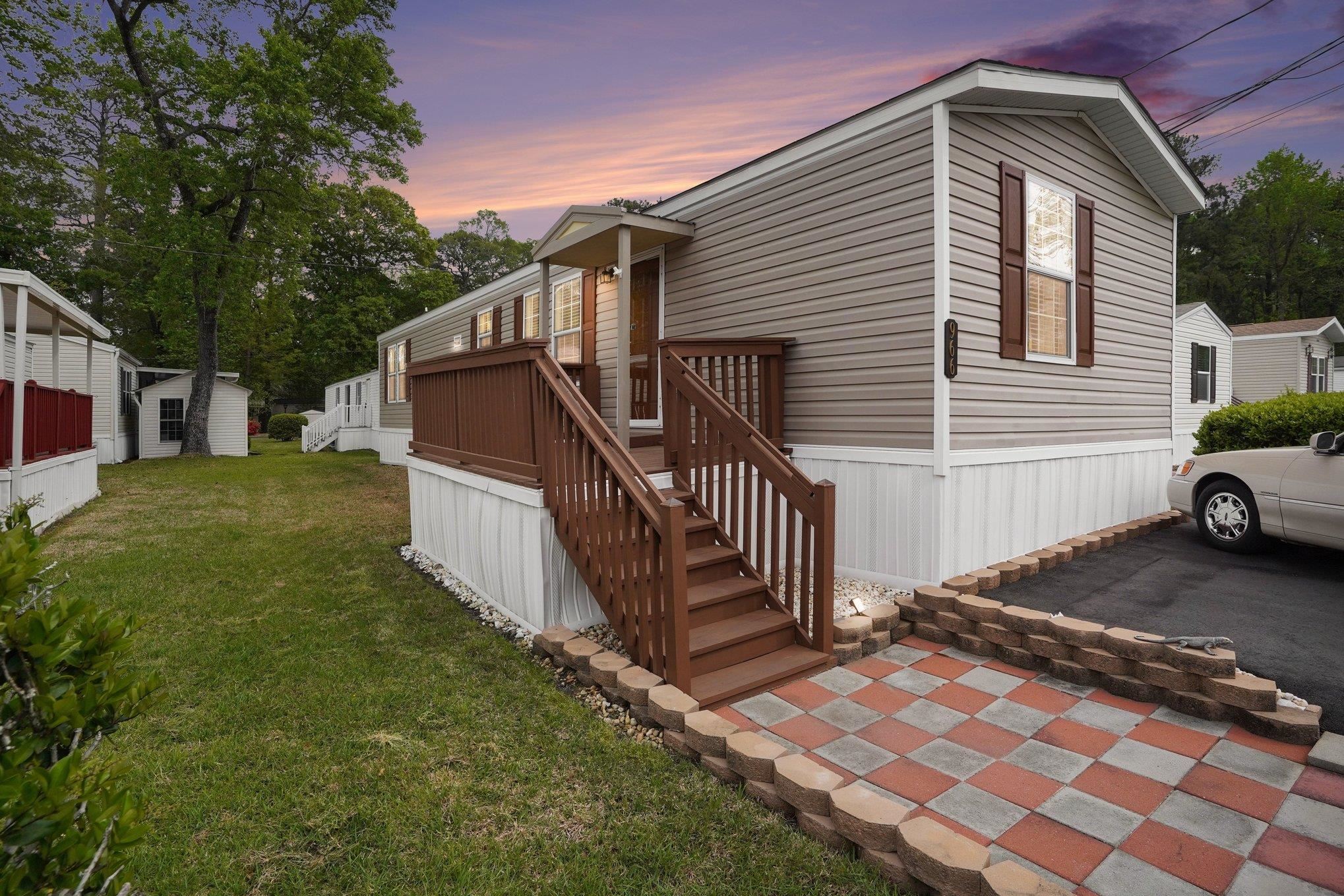 966 Periwinkle Pl.