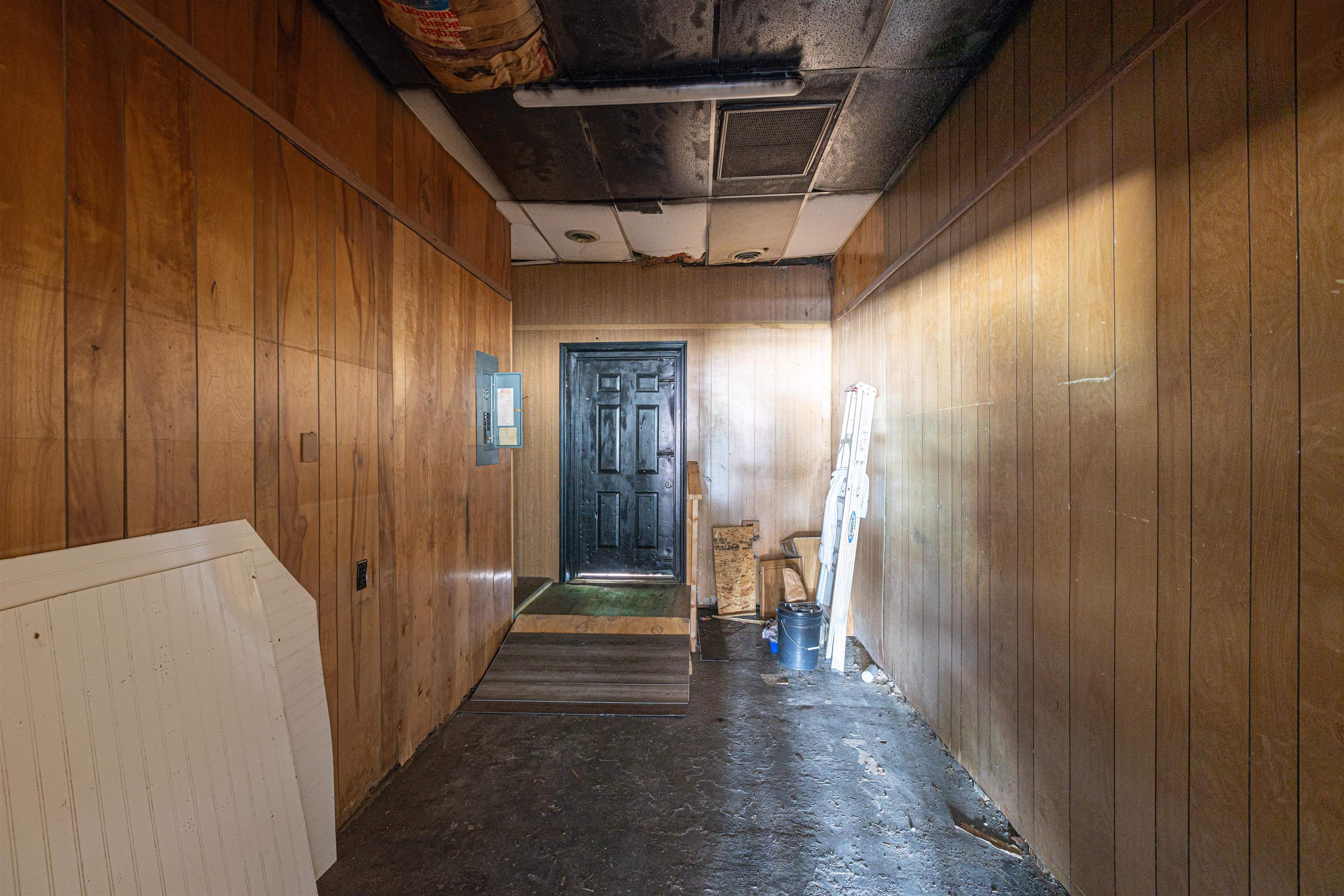 1 E Main St. Property Photo 13