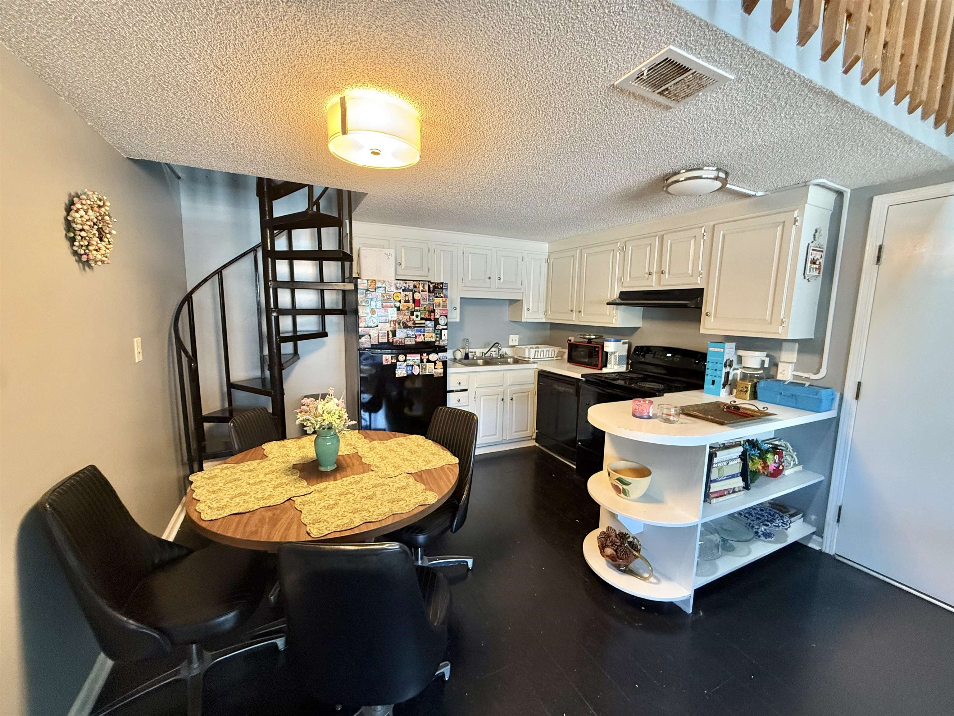 1203 Tiffany Ln. Property Photo 4
