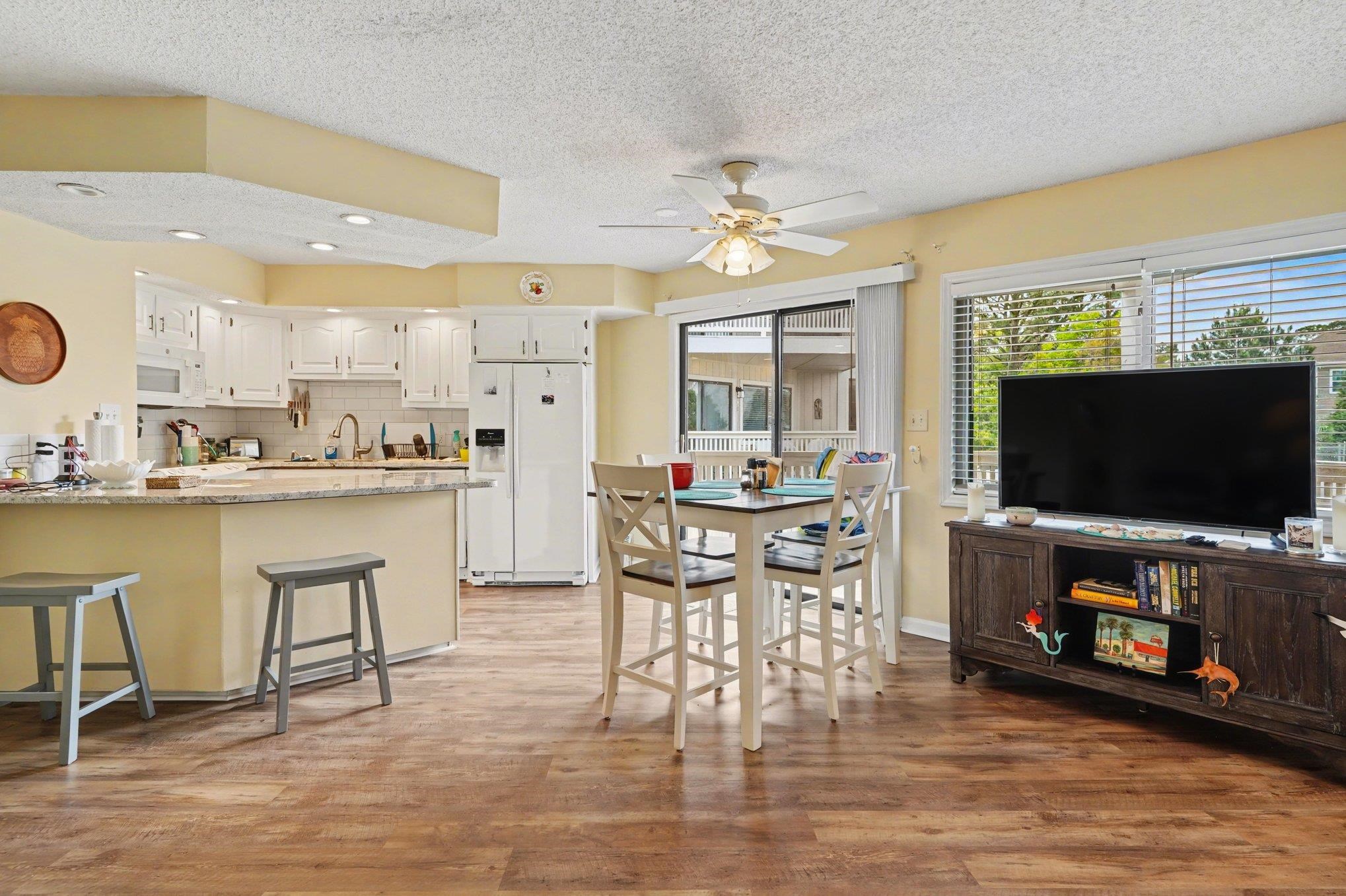 4294 Pinehurst Circle Property Photo 7