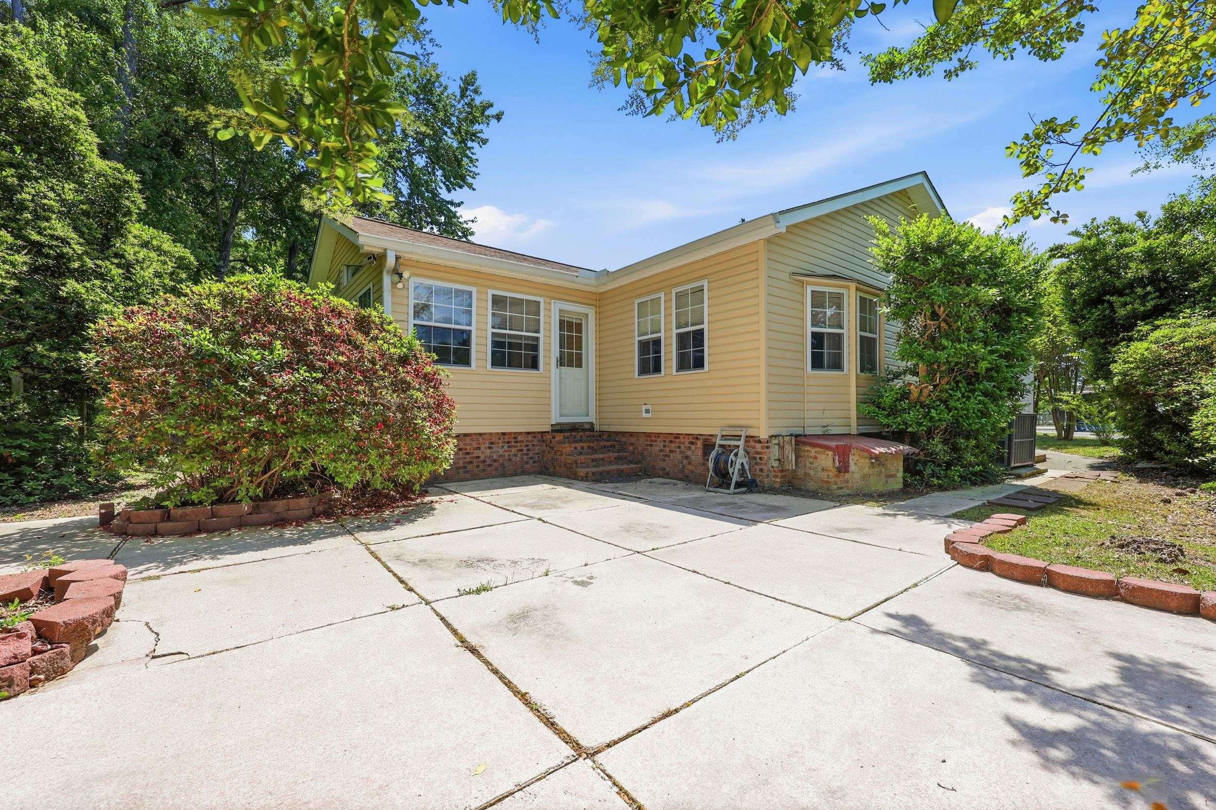 613 Reef Ct. Property Photo 1