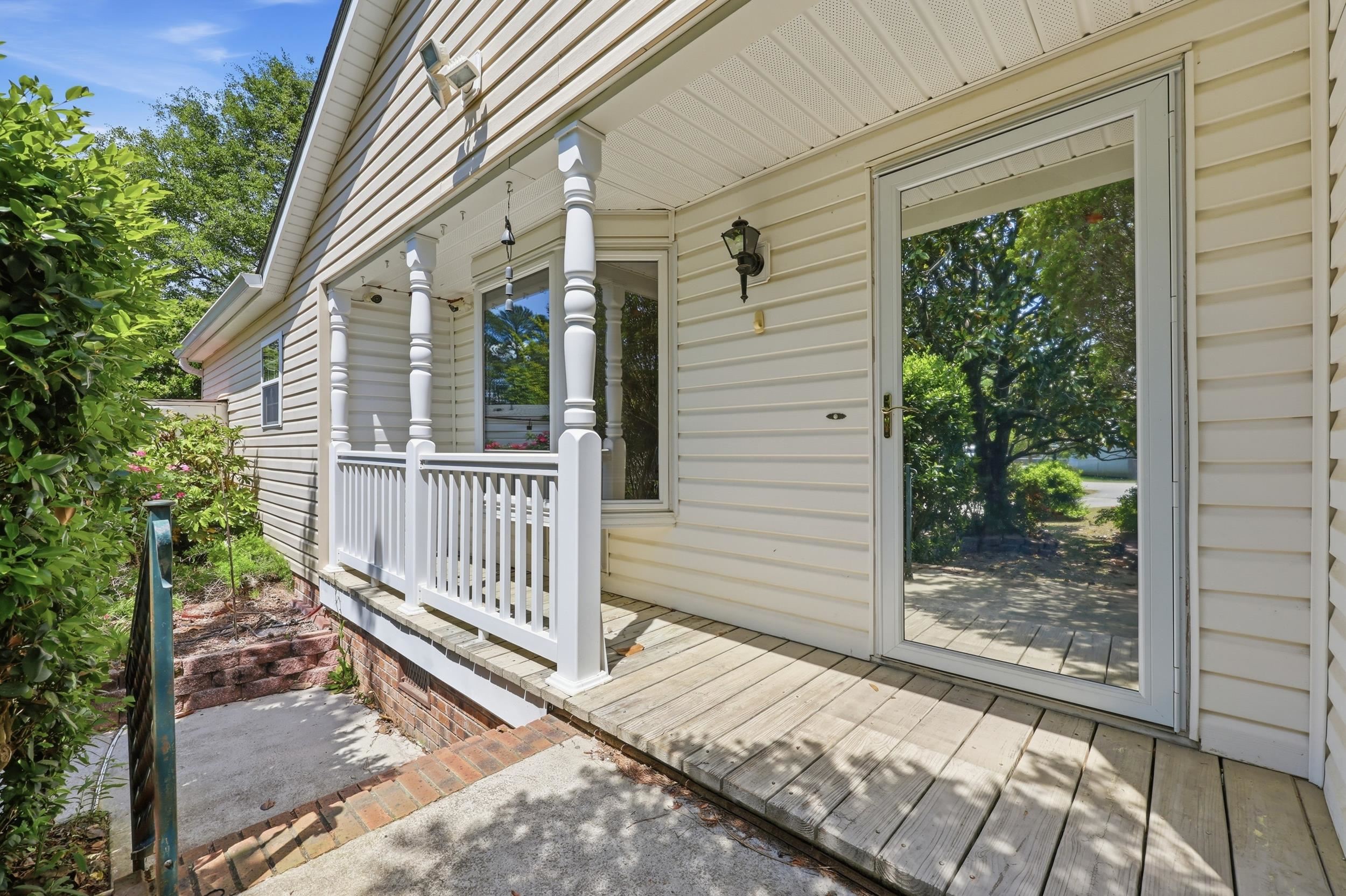 613 Reef Ct. Property Photo 2