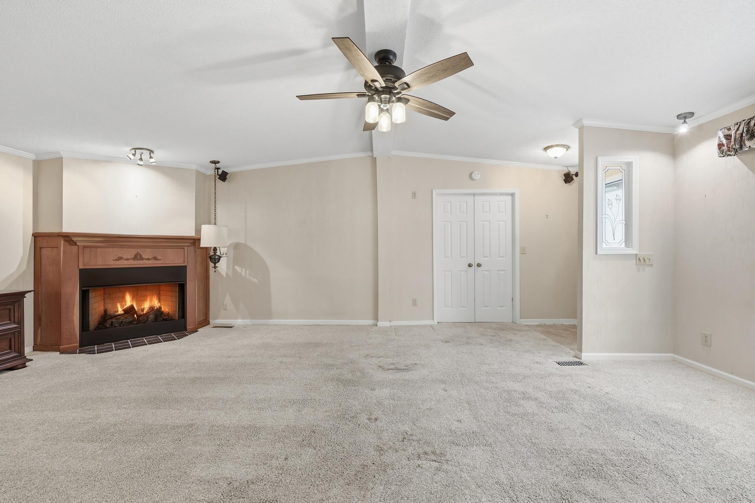 613 Reef Ct. Property Photo 6