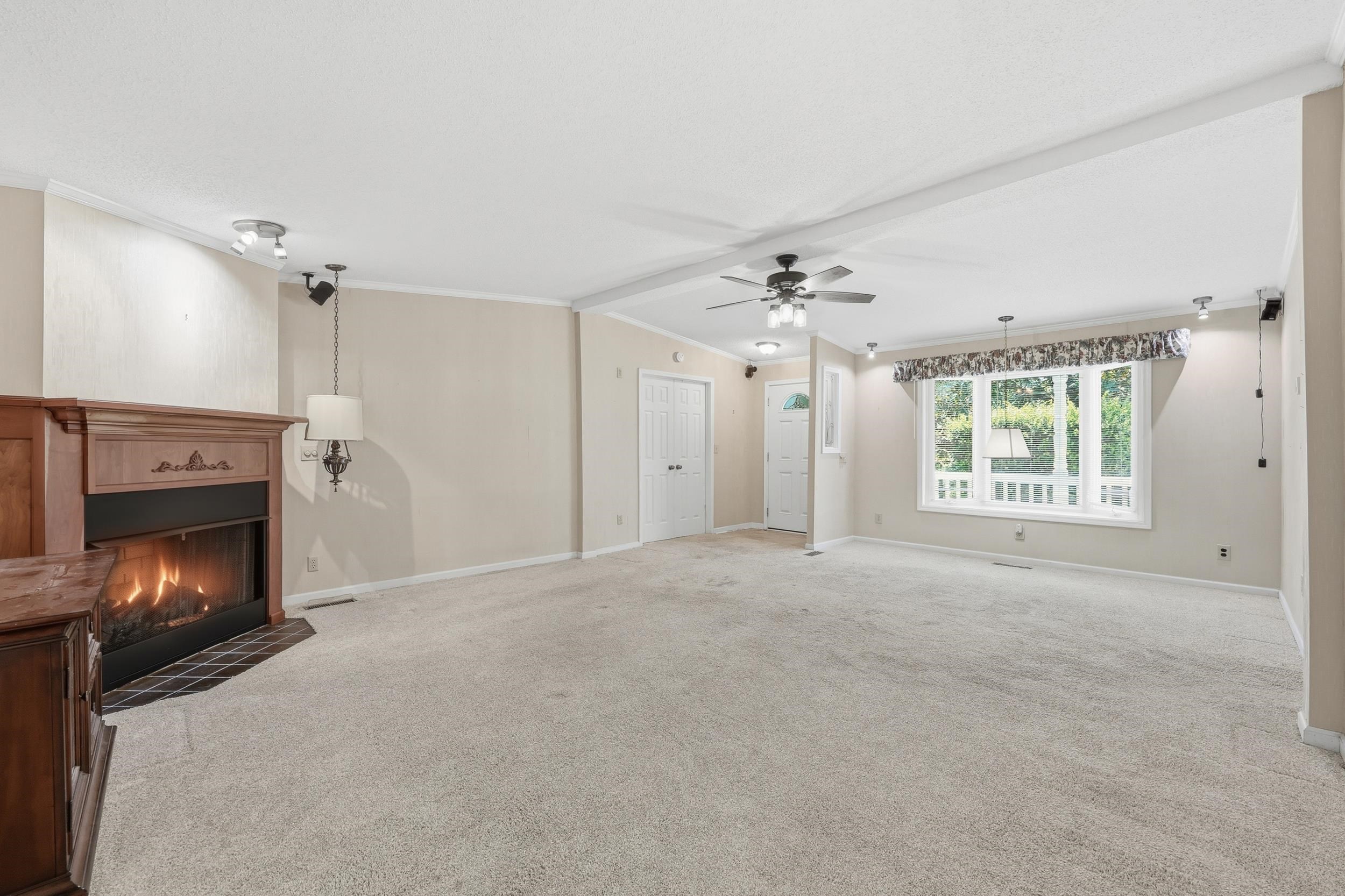 613 Reef Ct. Property Photo 8