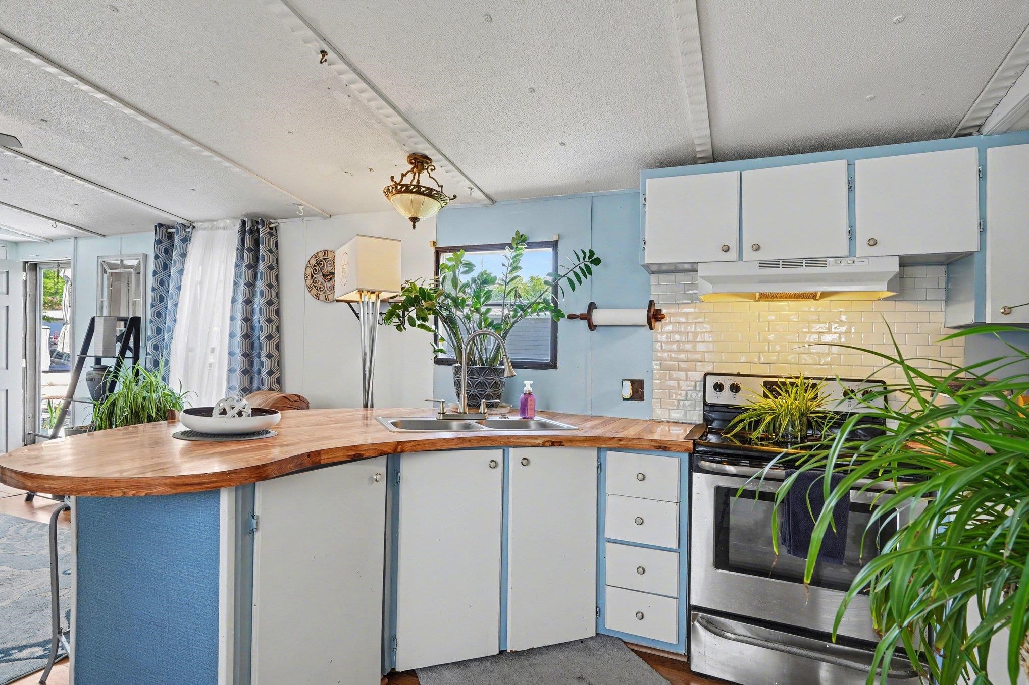 1661 Ursa Major Dr. Property Photo 12