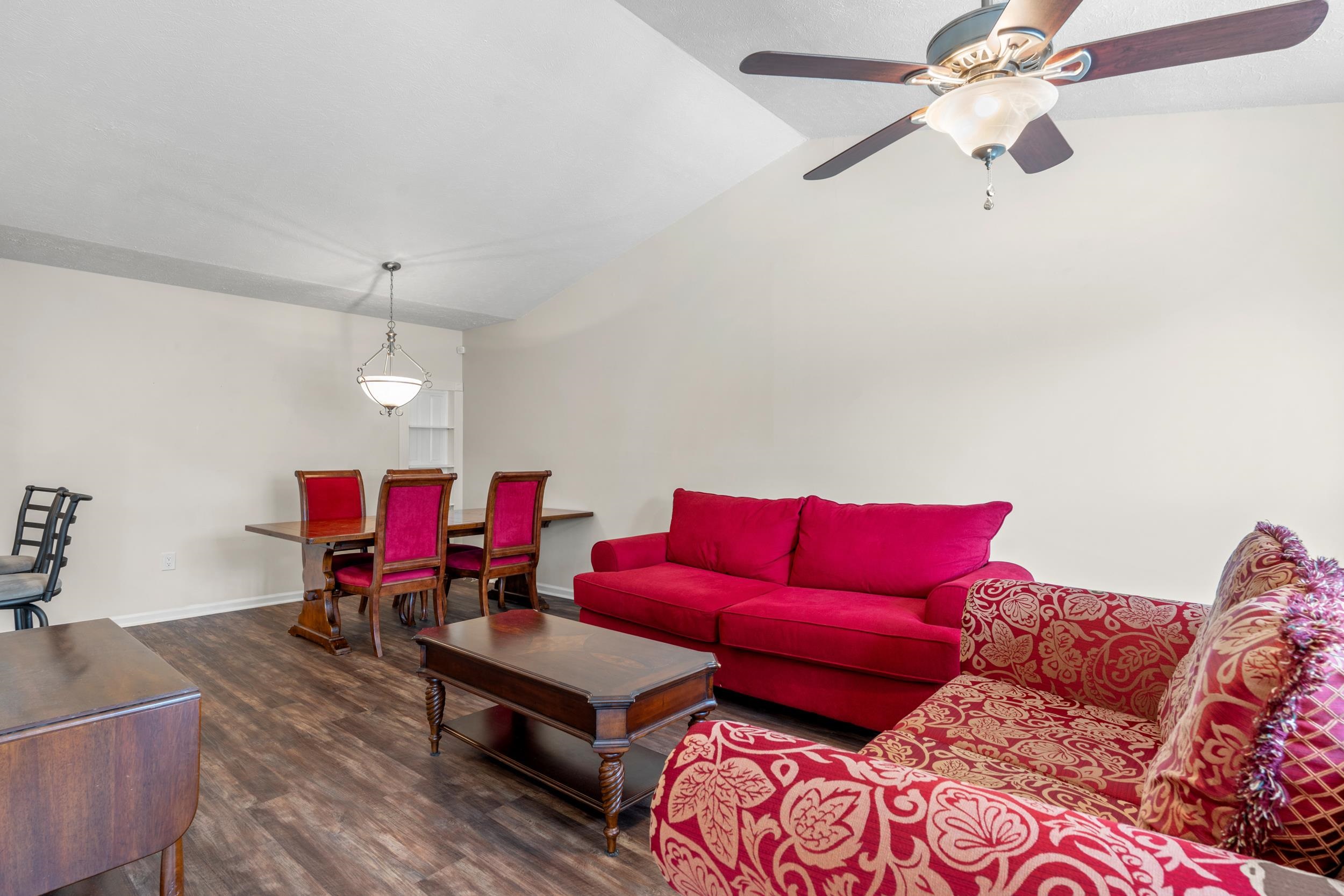 208 Indian Wells Ct. Property Photo 3