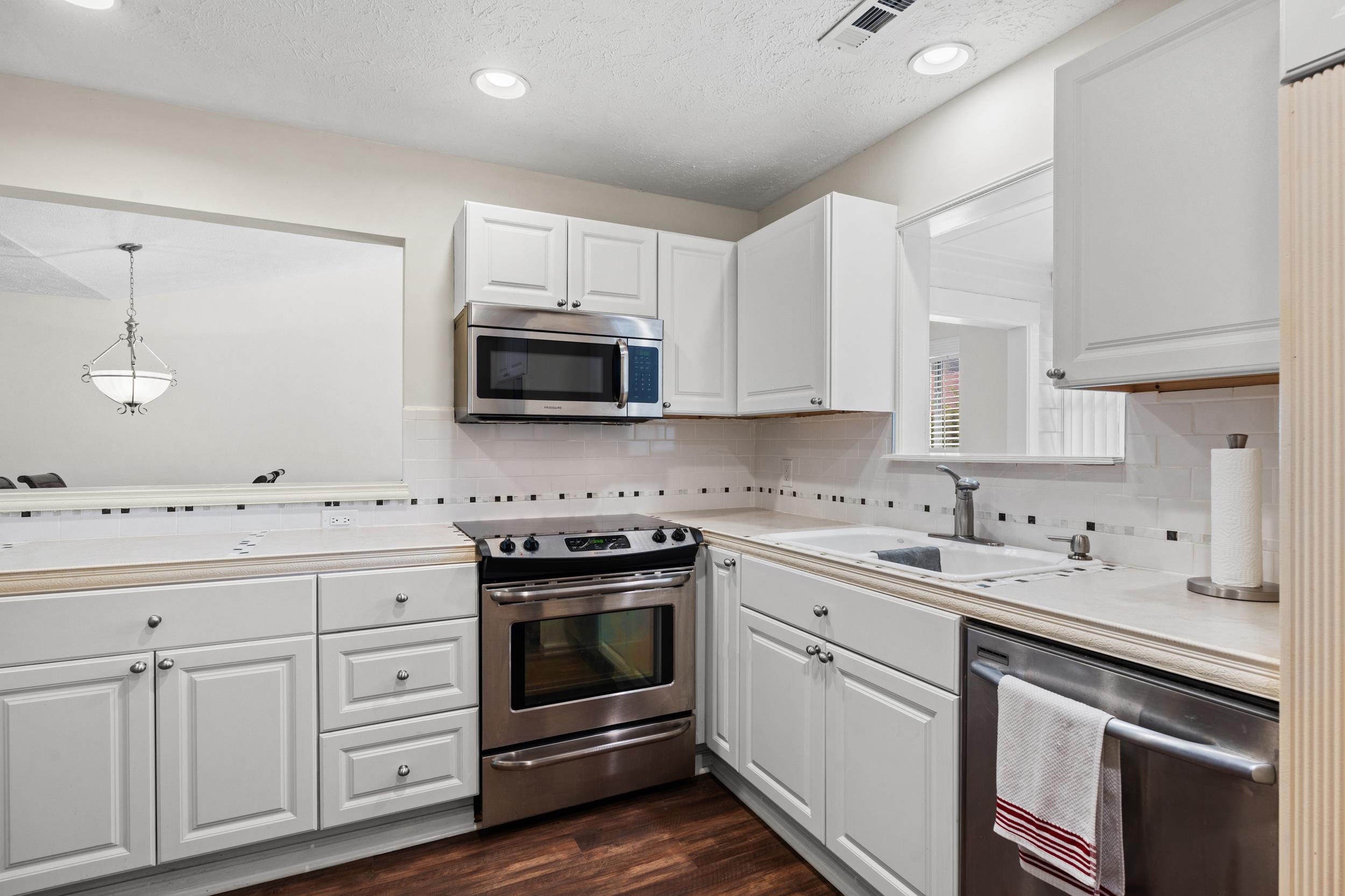 208 Indian Wells Ct. Property Photo 7