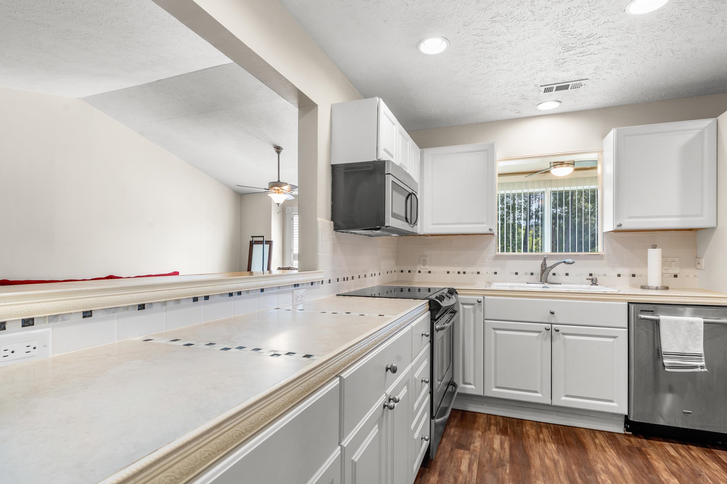 208 Indian Wells Ct. Property Photo 8