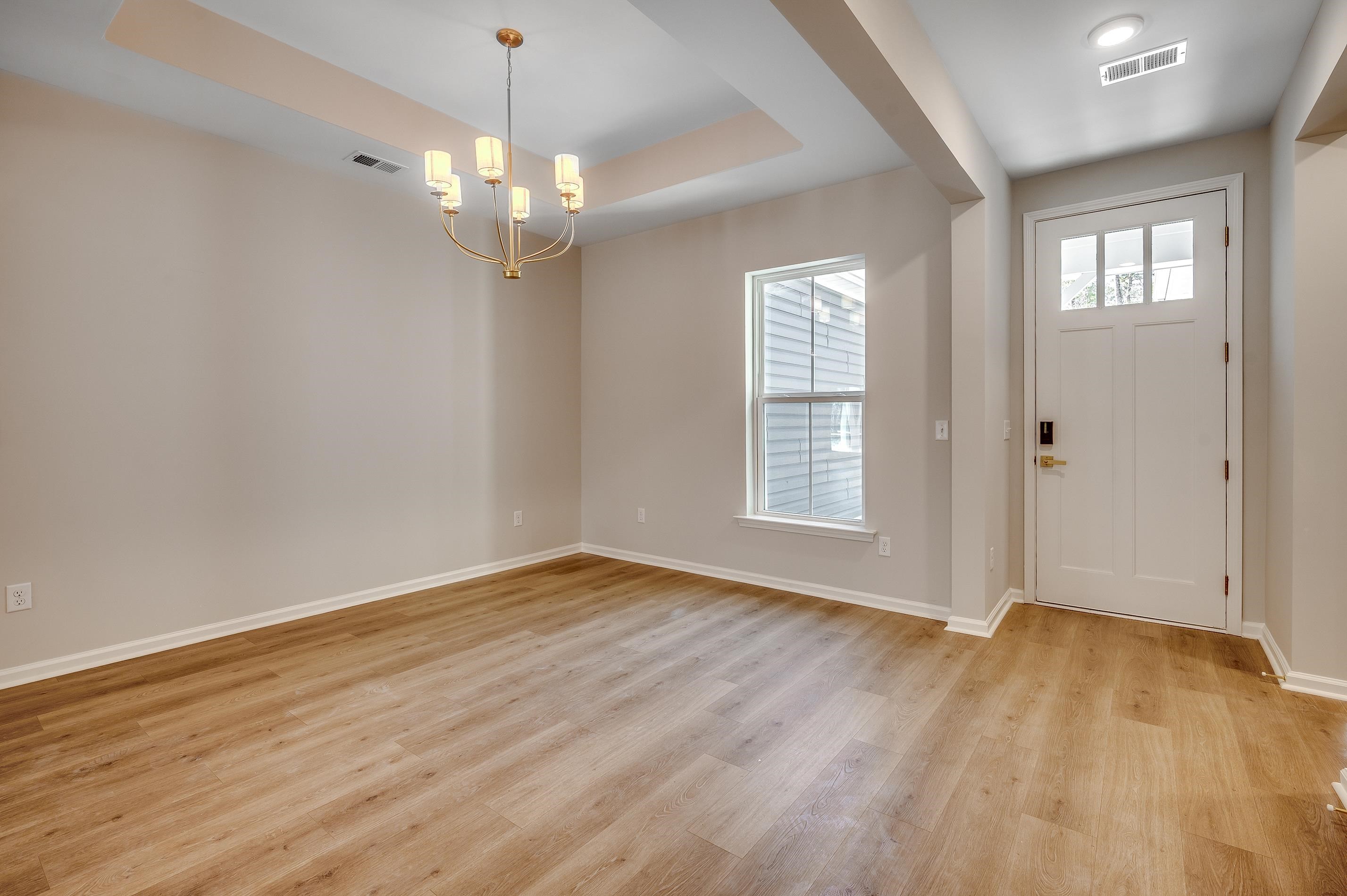 2704 Whitehorn Way Property Photo 3