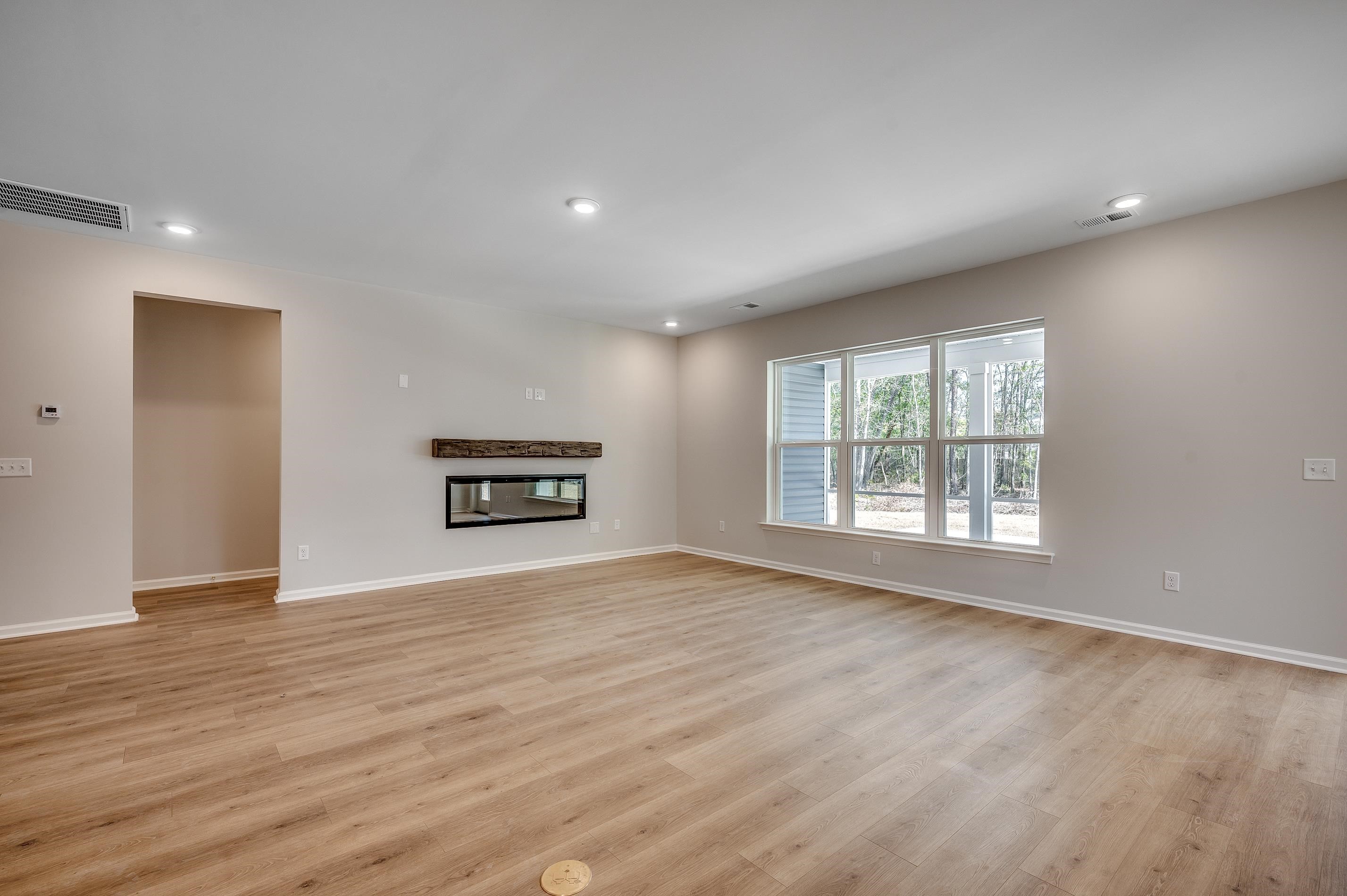 2704 Whitehorn Way Property Photo 8