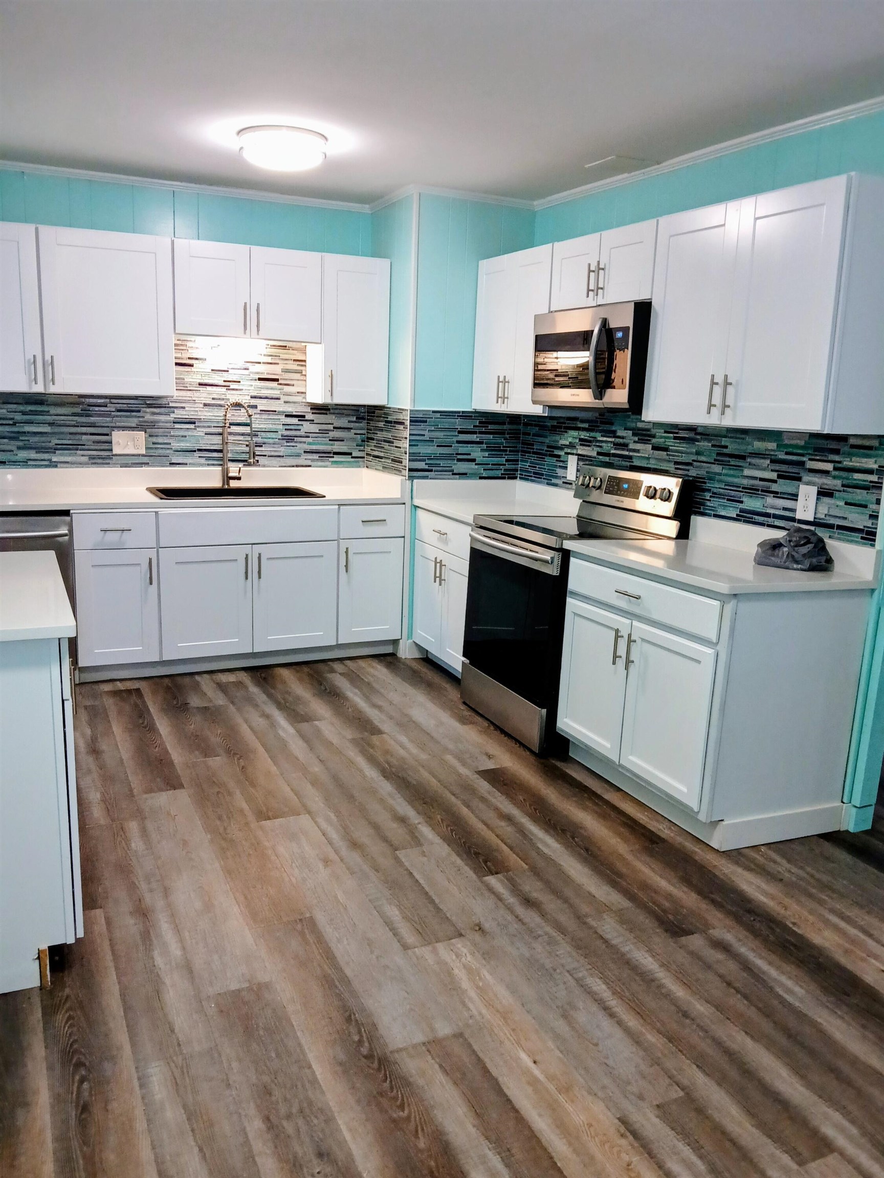 1205 King St. Property Photo 2